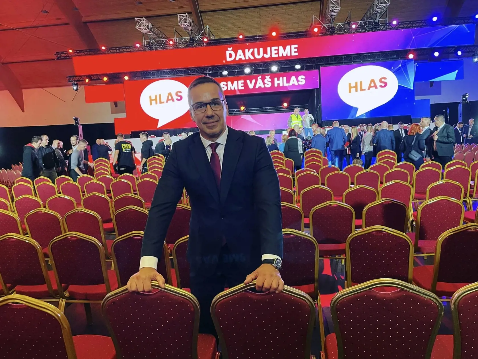 Erik Tomáš sa už dlhé roky drží po boku Petra Pellegriniho.