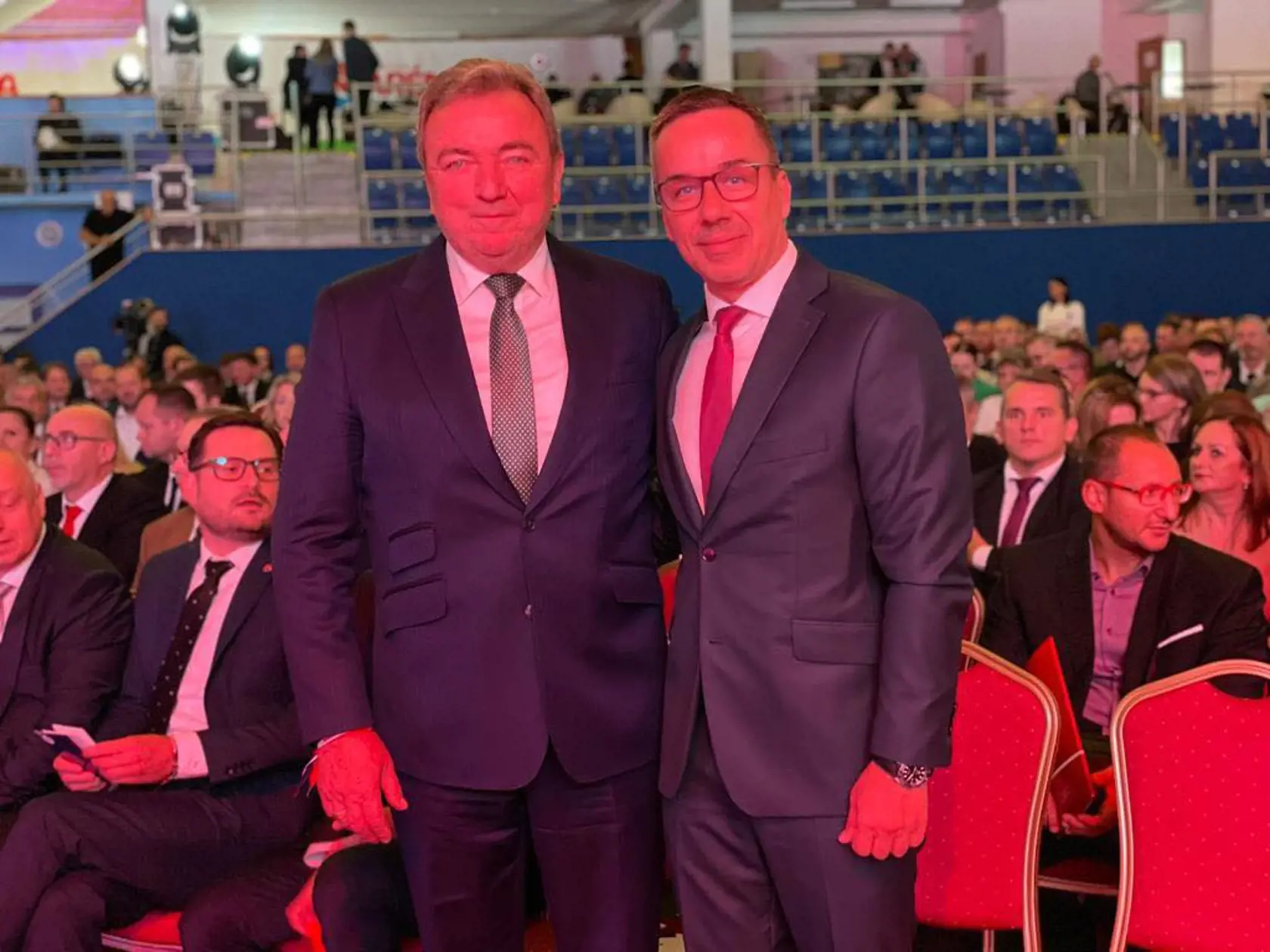 Zábery z víkendového snemu strany Hlas-SD v Liptovskom Mikuláši. Nechýbali špičky strany, ale aj bývalí sympatizanti Roberta Fica - Boris Zala a Peter Weiss