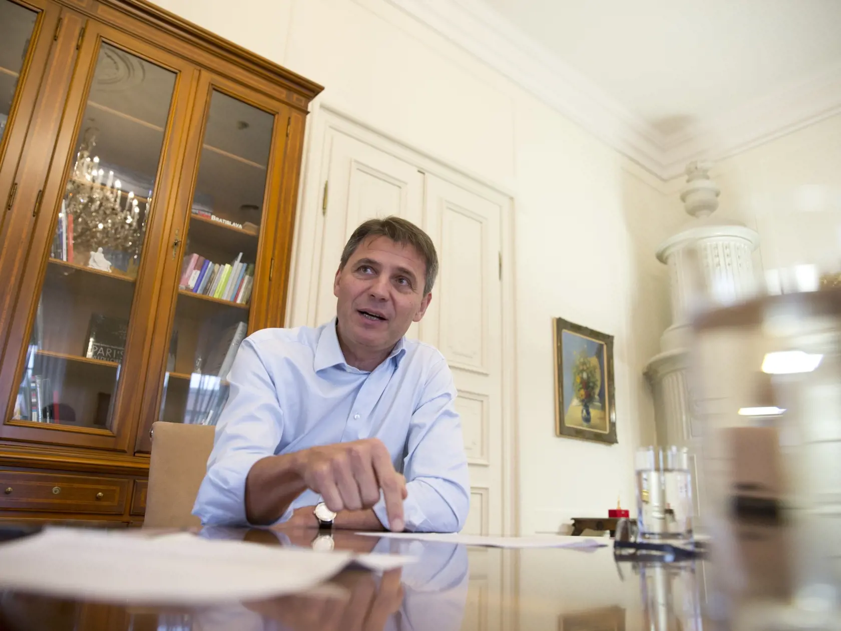 Ivo Nesrovnal by chcel zvýhodniť Bratislavčanov. Ako nástroj vidí aj parkovaciu politiku. Niektorí poslanci s ním však nesúhlasia.