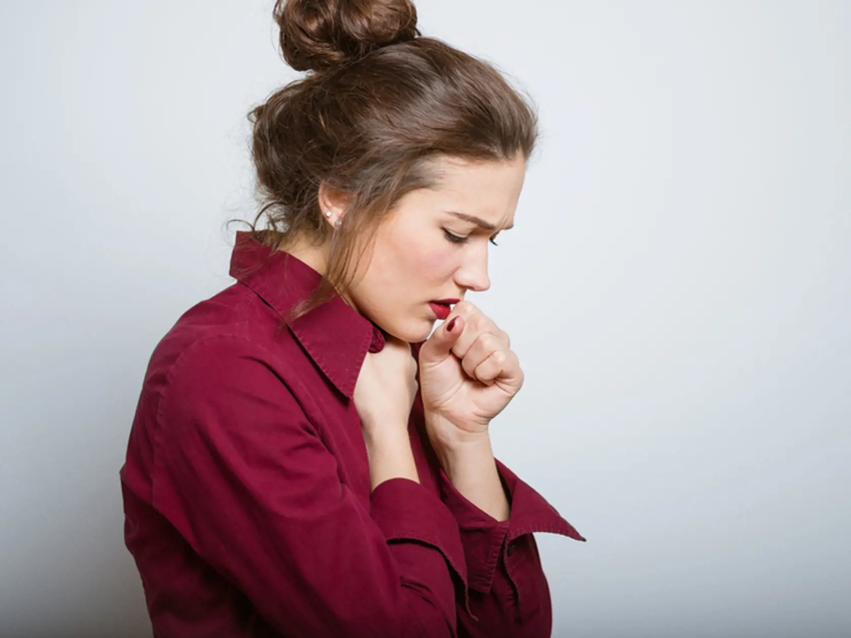 Pri liečbe infekcií horných dýchacích ciest nemusíte hltať antibiotiká. Lepšie a rýchlejšie pomôže niečo, čo máte bežne doma, a navyše bez vedľajších účinkov.
