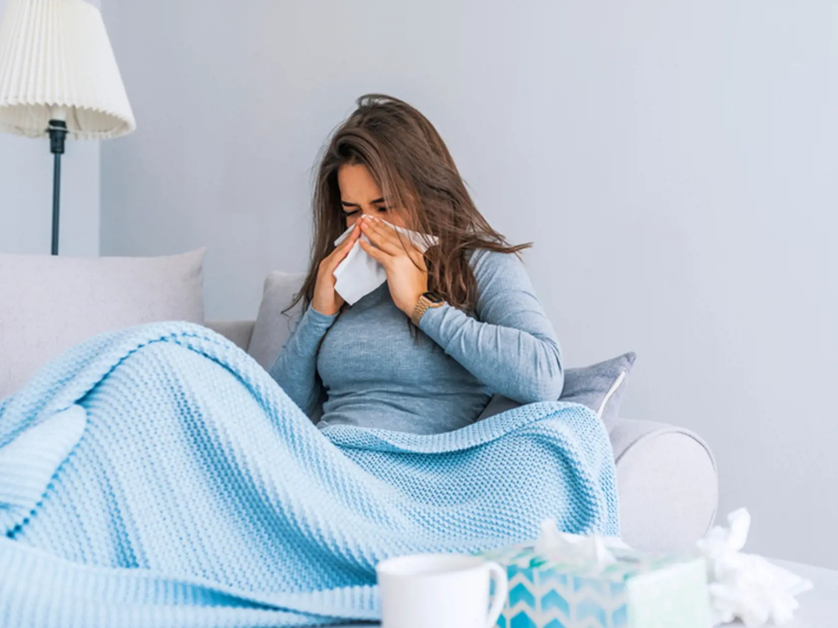 Pri liečbe infekcií horných dýchacích ciest nemusíte hltať antibiotiká. Lepšie a rýchlejšie pomôže niečo, čo máte bežne doma, a navyše bez vedľajších účinkov.
