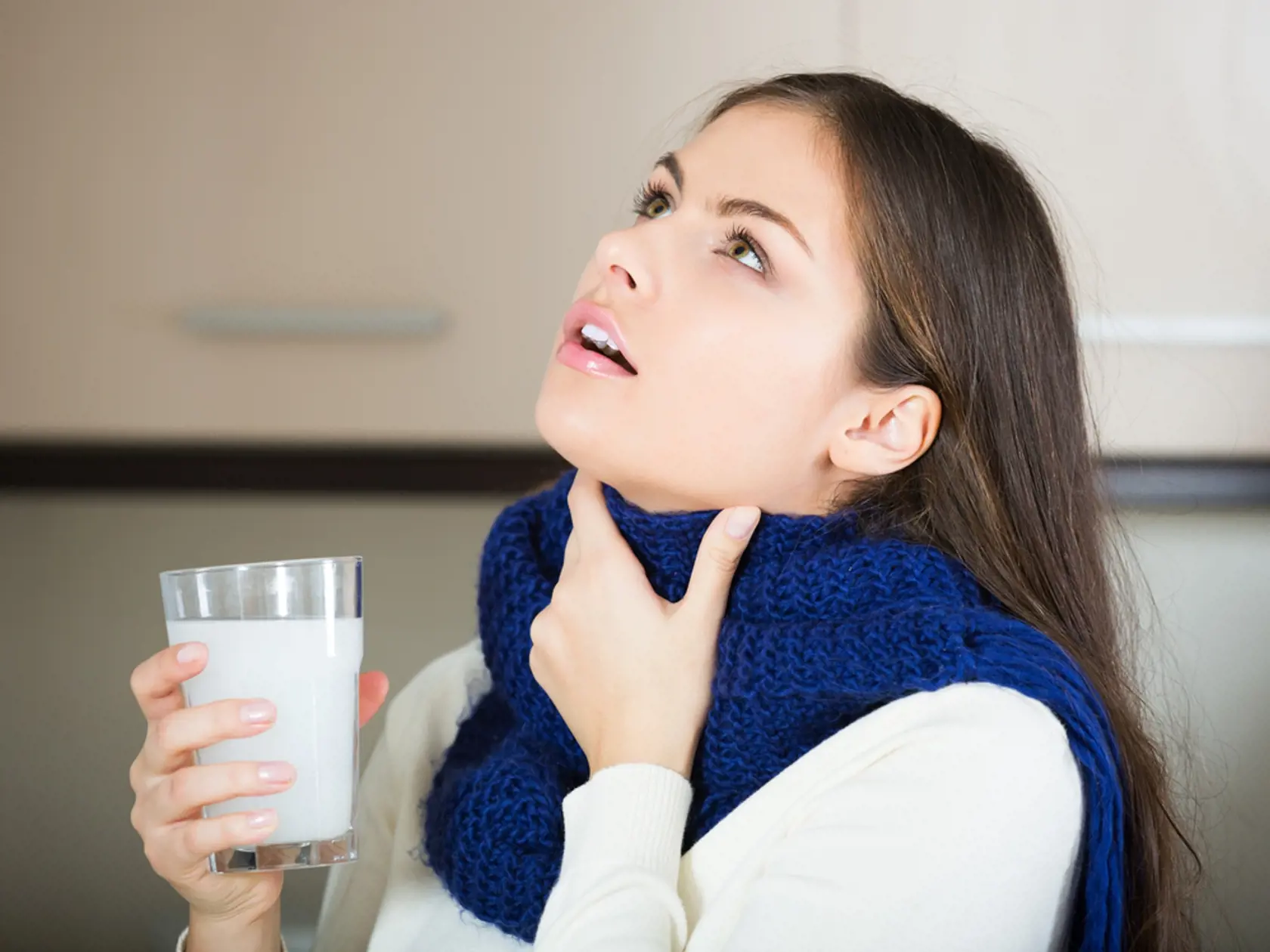 Pri liečbe infekcií horných dýchacích ciest nemusíte hltať antibiotiká. Lepšie a rýchlejšie pomôže niečo, čo máte bežne doma, a navyše bez vedľajších účinkov.