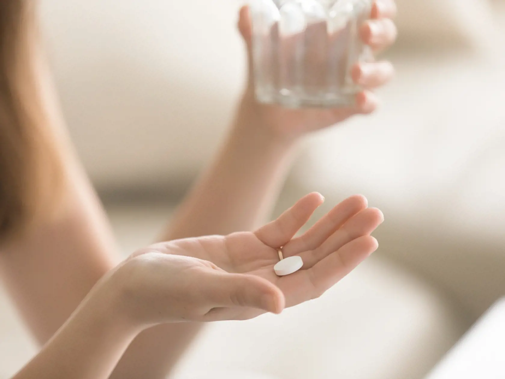 Pri liečbe infekcií horných dýchacích ciest nemusíte hltať antibiotiká. Lepšie a rýchlejšie pomôže niečo, čo máte bežne doma, a navyše bez vedľajších účinkov.