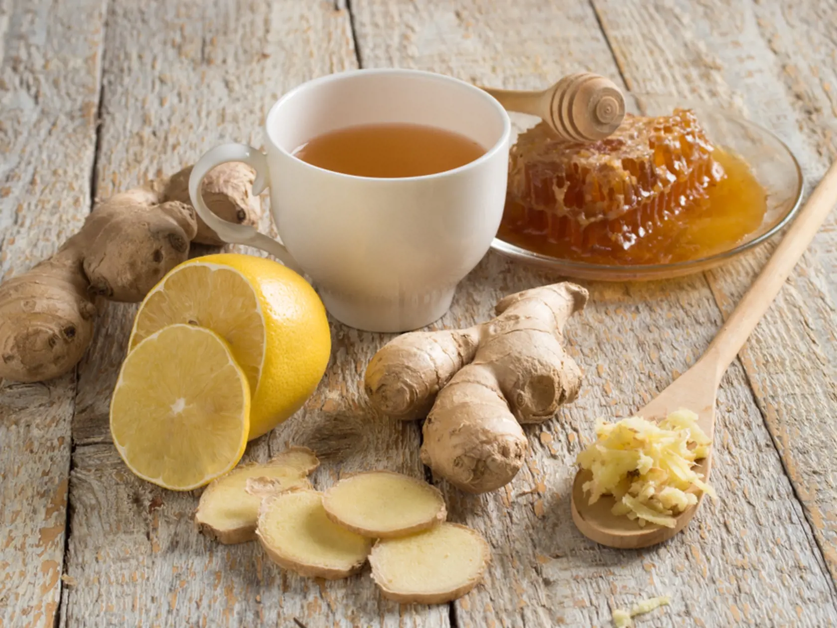 Pri liečbe infekcií horných dýchacích ciest nemusíte hltať antibiotiká. Lepšie a rýchlejšie pomôže niečo, čo máte bežne doma, a navyše bez vedľajších účinkov.