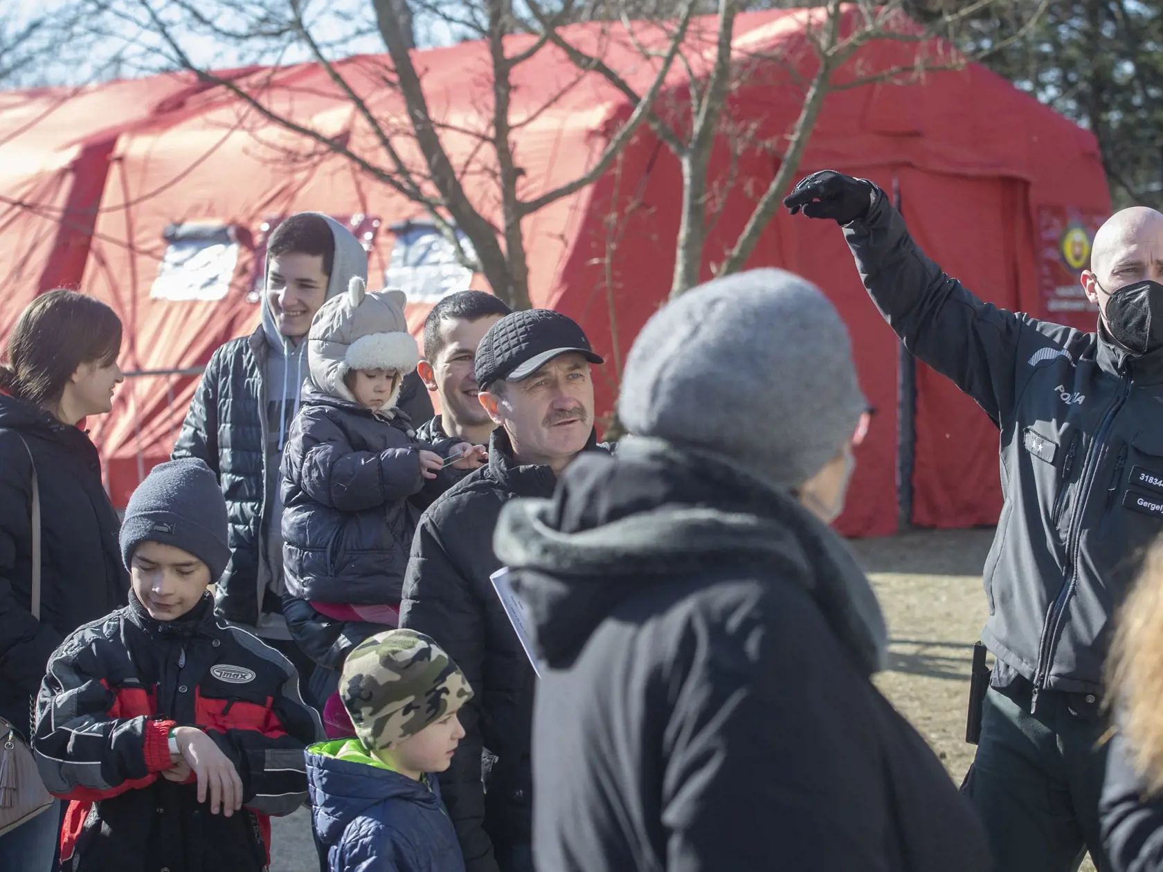 Na snímke utečenci z Ukrajiny čakajúci na doklady na Oddelení cudzineckej polície v Bratislave 11. marca 2022. FOTO TASR - Martin Baumann
