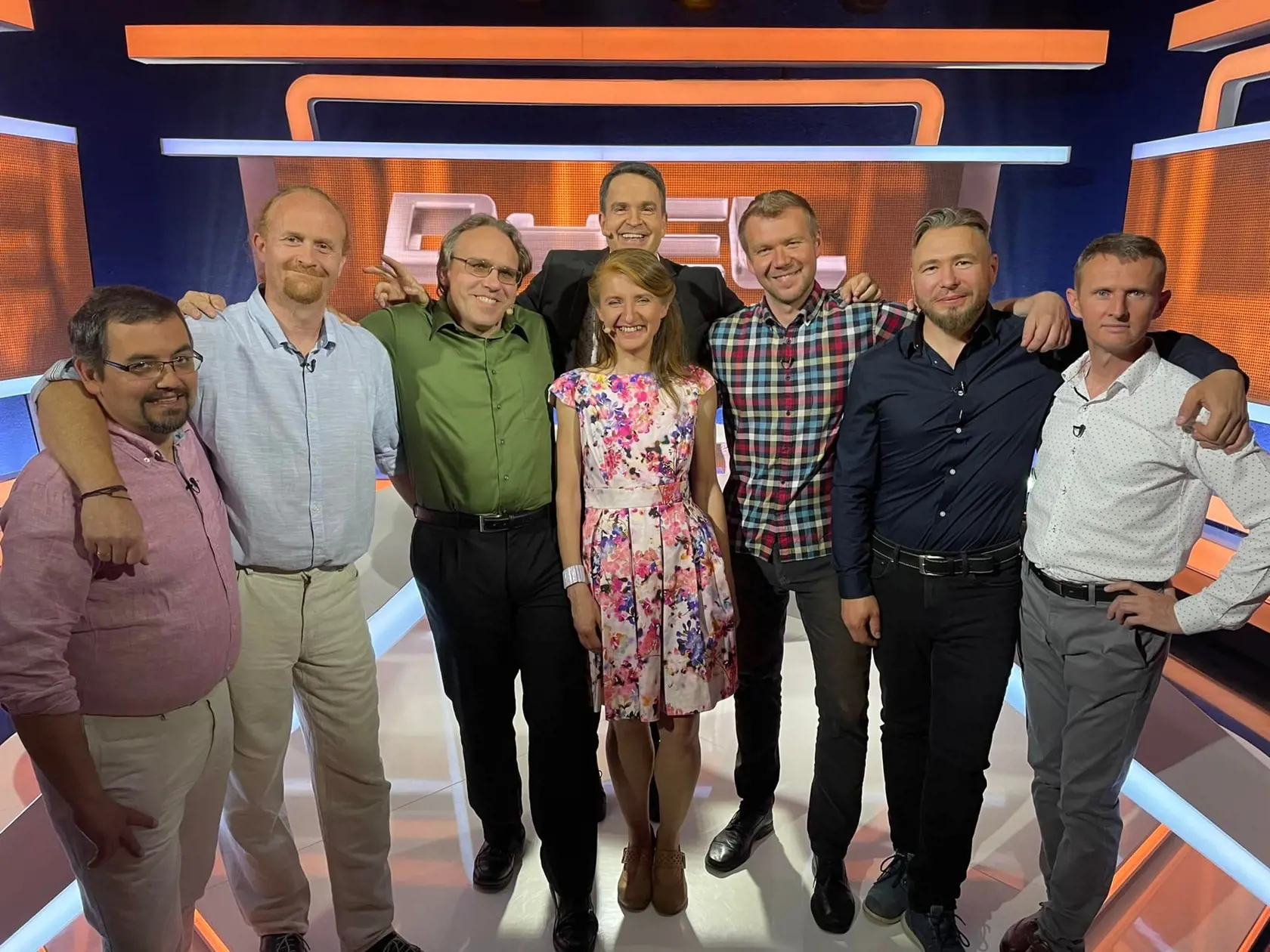 Eva  vyhrala tohtoročný Duel šampiónov a porazila tak aj Slava (druhý sprava).