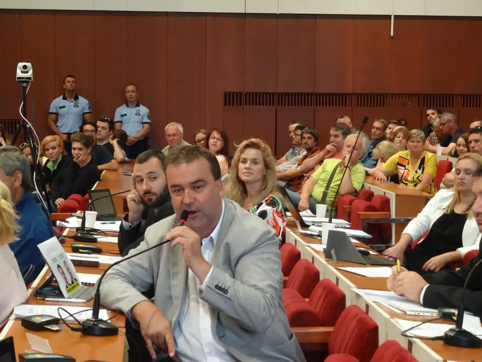 Starosta mestskej časti Košice - Sever Marián Gaj sa bráni, že správy boli vytrhnuté z kontextu. Tvrdí, že aj on má v talóne nejaké odkazy od Polačka, ktoré sú písané v rovnakom duchu.