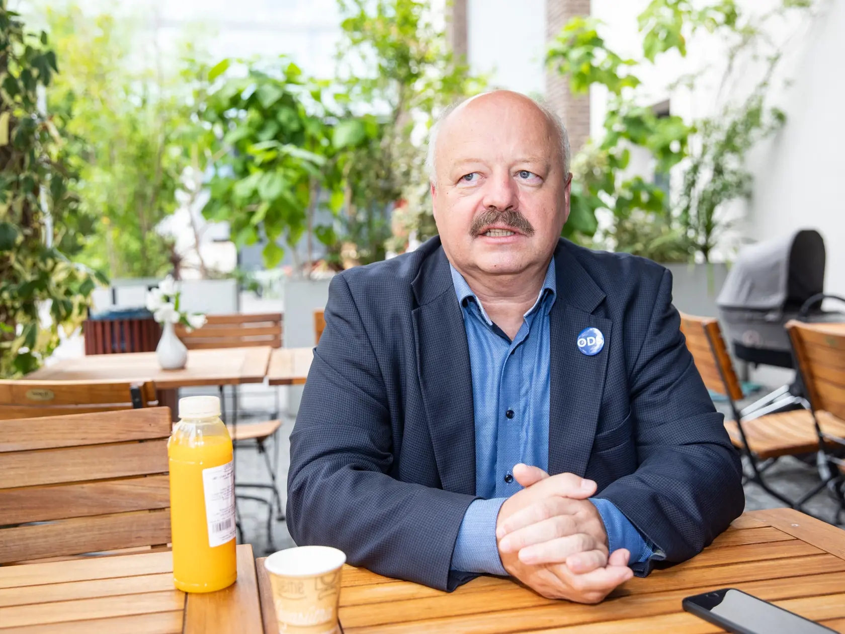 Na fotke je generál vo výslužbe Pavel Macko. Bol najvyššie postaveným Slovákom v štruktúrach NATO.