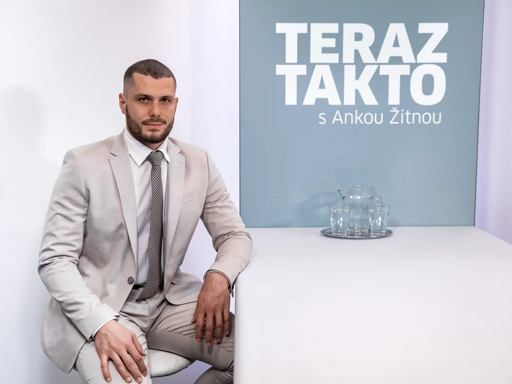 Richard Glück chcel podať trestné oznámenie kvôôli vyhrážkam, keď prišla správa o atentáte na premiéra.