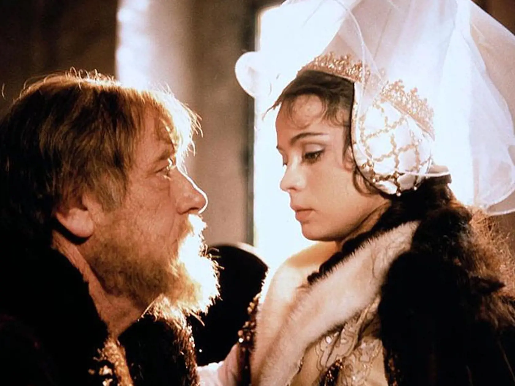 Libuše Šafránková je azda najznámejšia predstaviteľka princezien. Tú stvárnila aj v rozprávke Soľ nad zlato. Prvou veľkou filmovou úlohou Libuše Šafránkovej bola postava Barunky vo filmovom spracovaní Babičky. Odvtedy sa vyprofilovala na uznávanú herečku a jej kariéra sa raketovo rozbehla. Šafránková sa drží v úzadí a do spoločnosti často nechodí, no aj tak je často stredobodom pozornosti. V roku 2004 ju médiá označili za alkoholičku. V súkromí tiež našla svojho princa - herca Josefa Abrháma. Libuša je s ním dodnes. Abrhám bol svojej manželke oporou aj pred tromi rokmi, keď jej lekári diagnostikovali zákernú rakovinu. Lekári jej vtedy museli odobrať časť pľúc.
