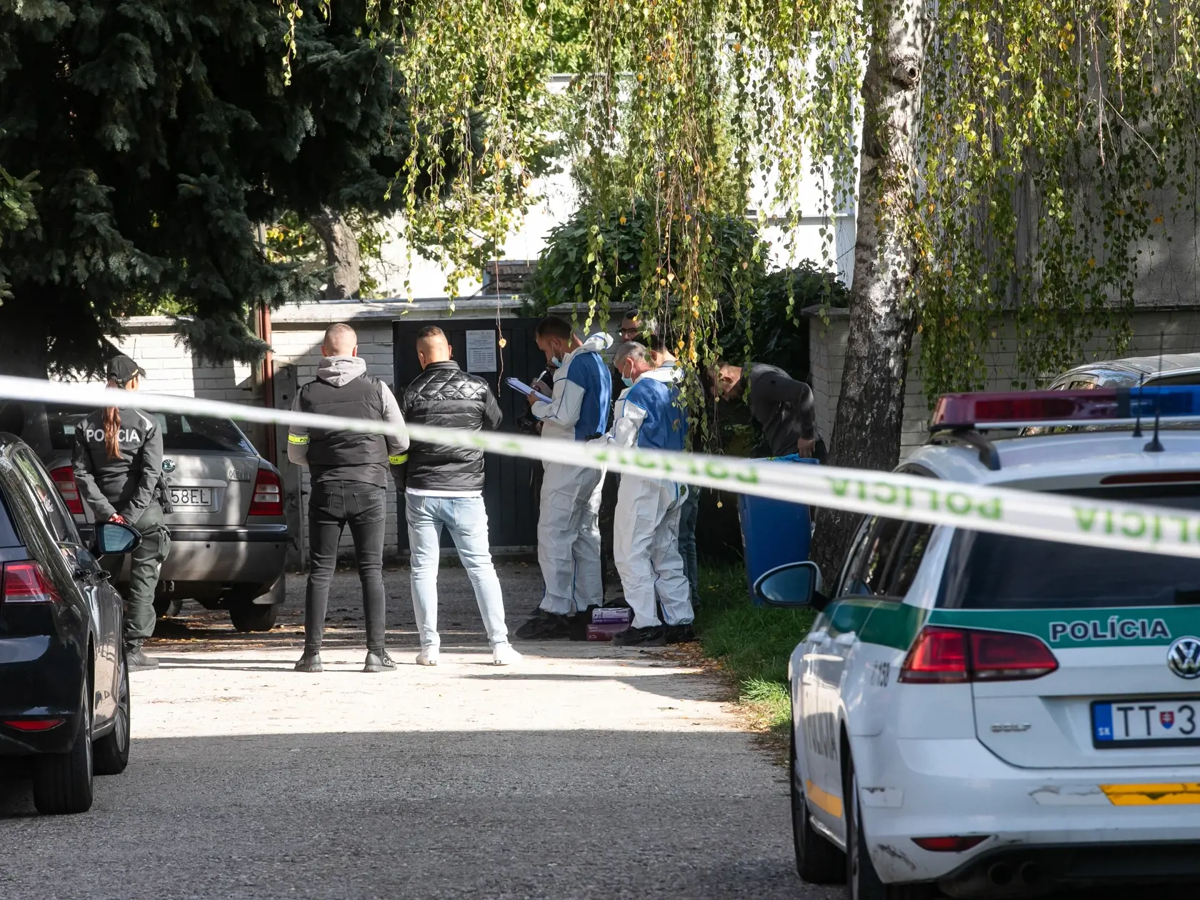 Trnava sa ešte stále nespamätala zo záhadnej smrti manželského páru, k vražde ktorých sa nečakane priznal ich syn. Toho zatiaľ polícia neobvinila. Dvojnásobné úmrtie vyvoláva mnohé otázky.
