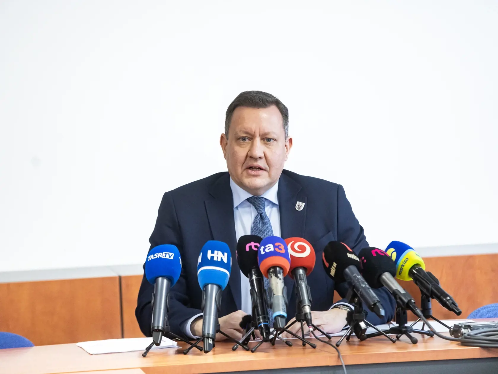 "Páchateľ sa zaujímal sa veľmi výrazne o teroristické trestné činy, ktoré boli spáchané v zahraničí," potvrdil Daniel Lipšic.