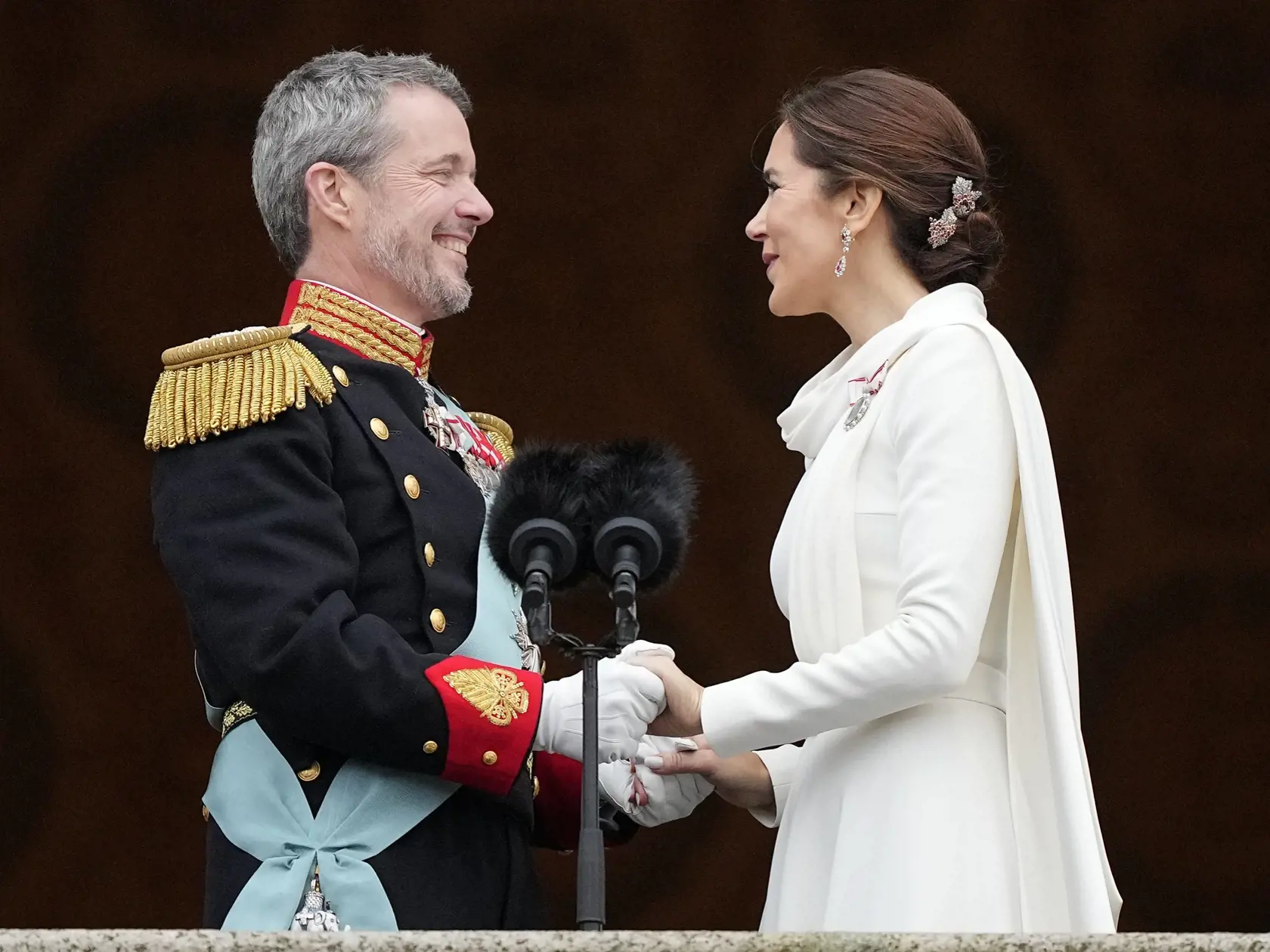 Frederik a Mary vyzerali napriek jeho nedávnemu škandálu šťastne.