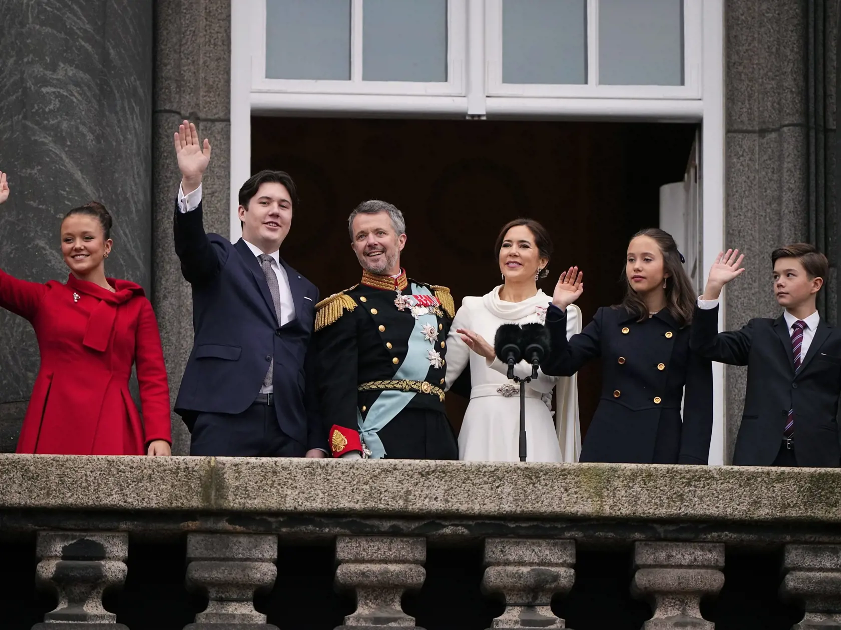 Dánsky kráľovský pár so svojimi deťmi, princeznou Josephine, korunným princom Christianom, princeznou Isabellou a princom Vincentom