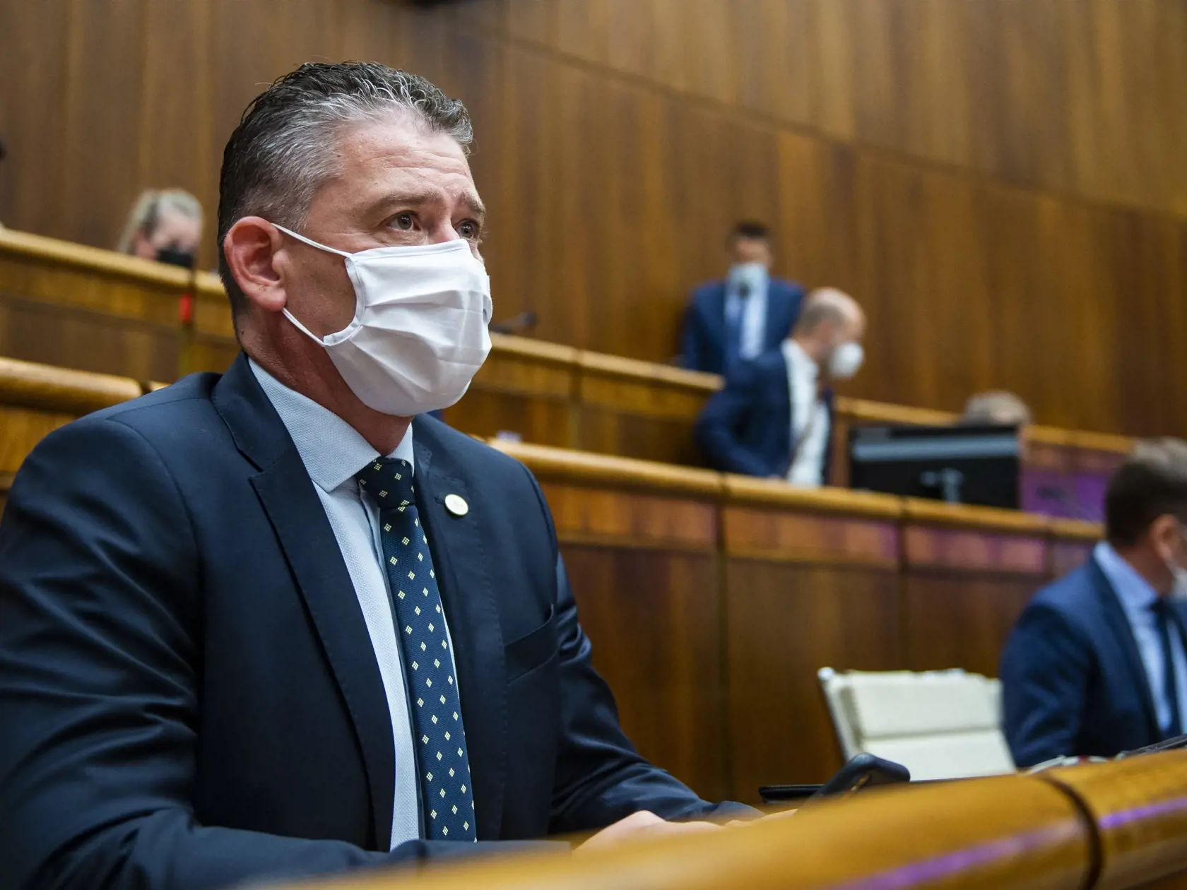 Na snímke minister vnútra SR Roman Mikulec (OĽaNO) počas mimoriadnej 31. schôdze parlamentu, na ktorej minister vnútra SR Roman Mikulec (OĽaNO) má čeliť odvolávaniu 15. júna 2021 v Bratislave. FOTO TASR - Jakub Kotian 