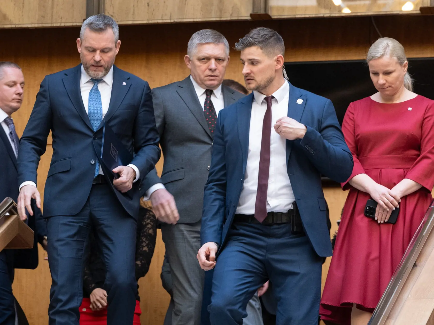 Mimoriadne zasadnutie Bezpečnostnej rady SR za účasti prezidenta SR Petra Pellegriniho. Na snímke je Peter Pellegrini a Robert Fico.