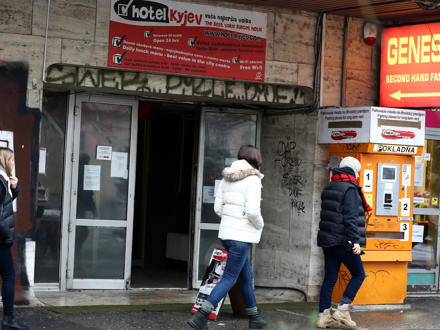Hotel Kyjev nefunguje, bar v jeho podzemí však znovu ožije už v apríli.