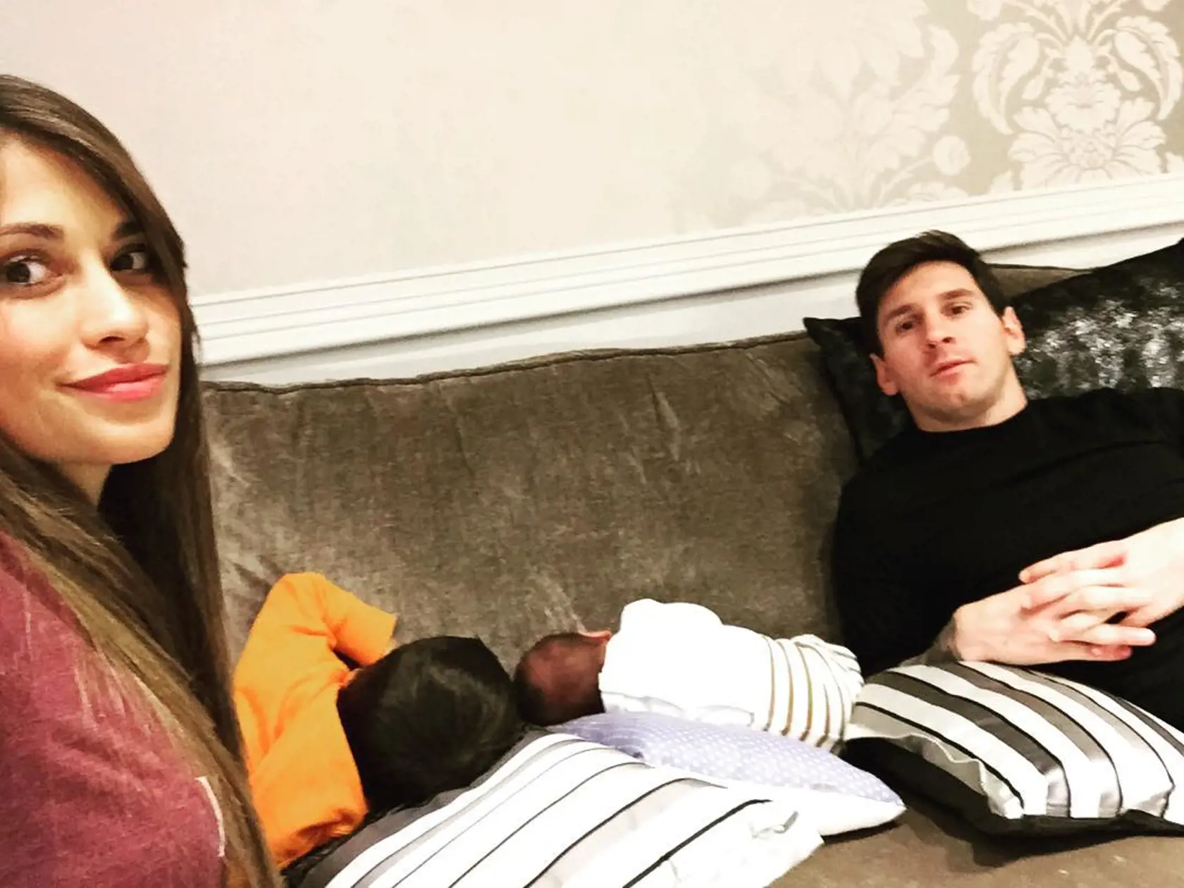 Messi spoznal svoju sexi manželku ako sedemročný, počas pôsobenia v Barcelone sa po ňu vrátil a odvtedy sú spolu prakticky deň čo deň.