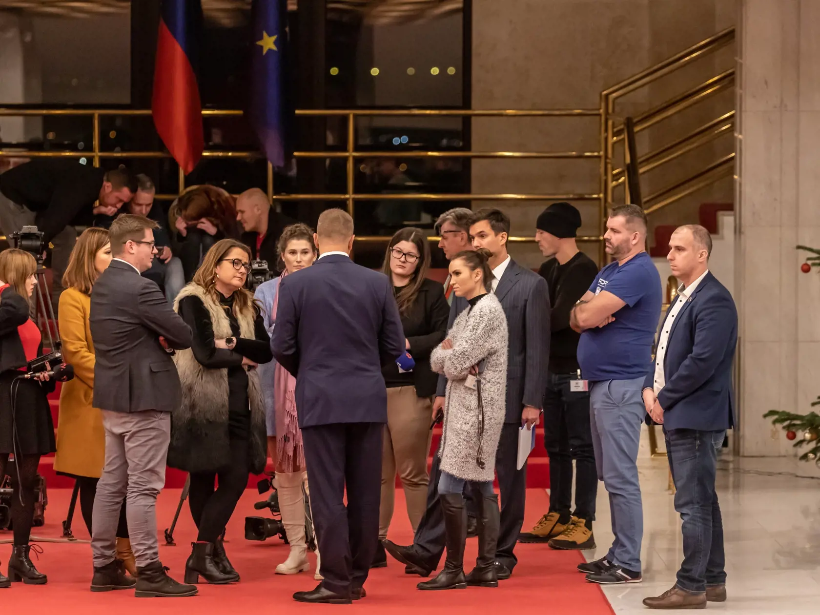 Na snímke predseda parlamentu Boris Kollár a novinári počas 78. schôdze NR SR.