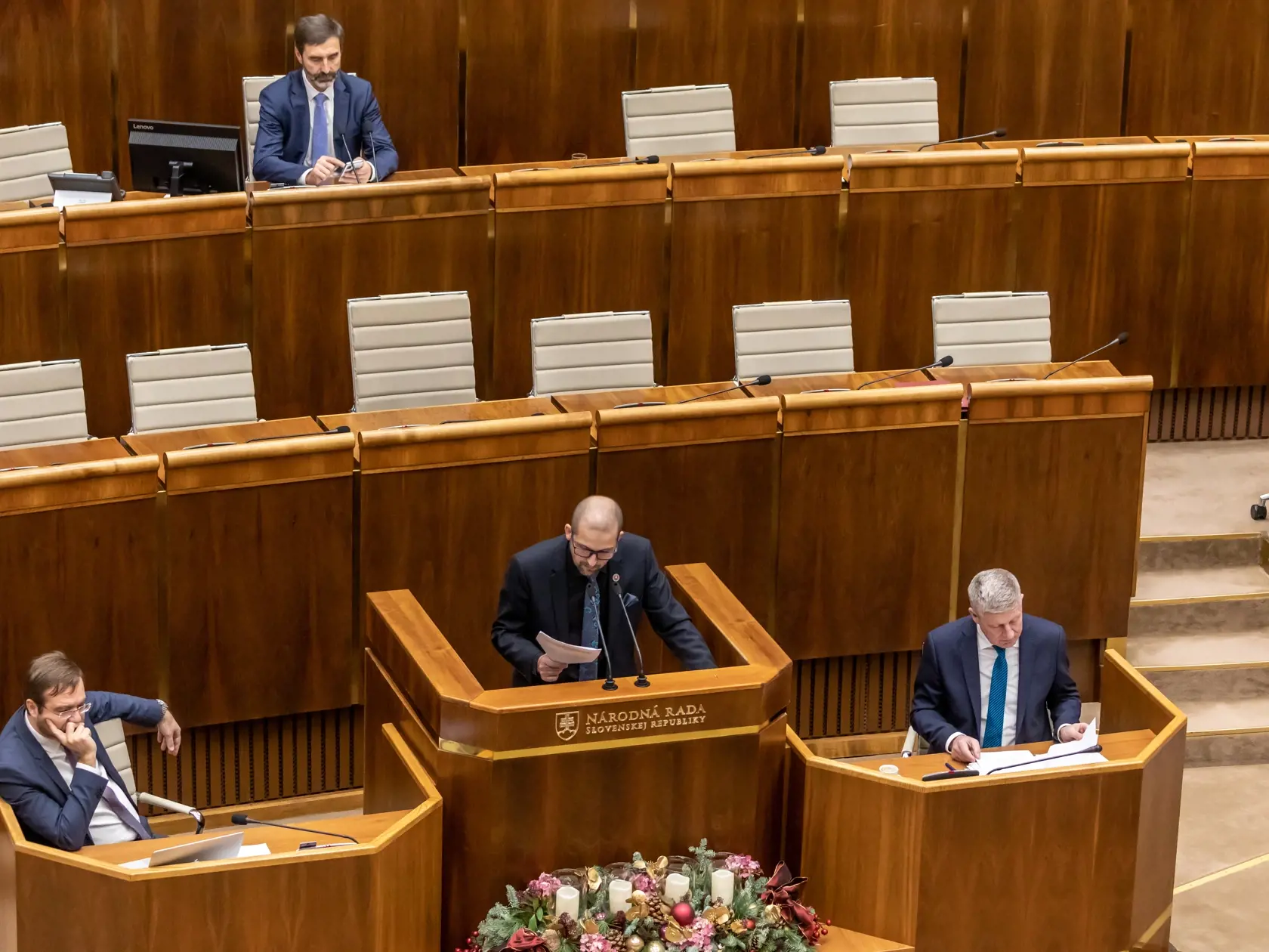 Na snímke Marek Šefčík, Marek Krajčí a Vladimír Lengvarský počas 78. schôdze NR SR.