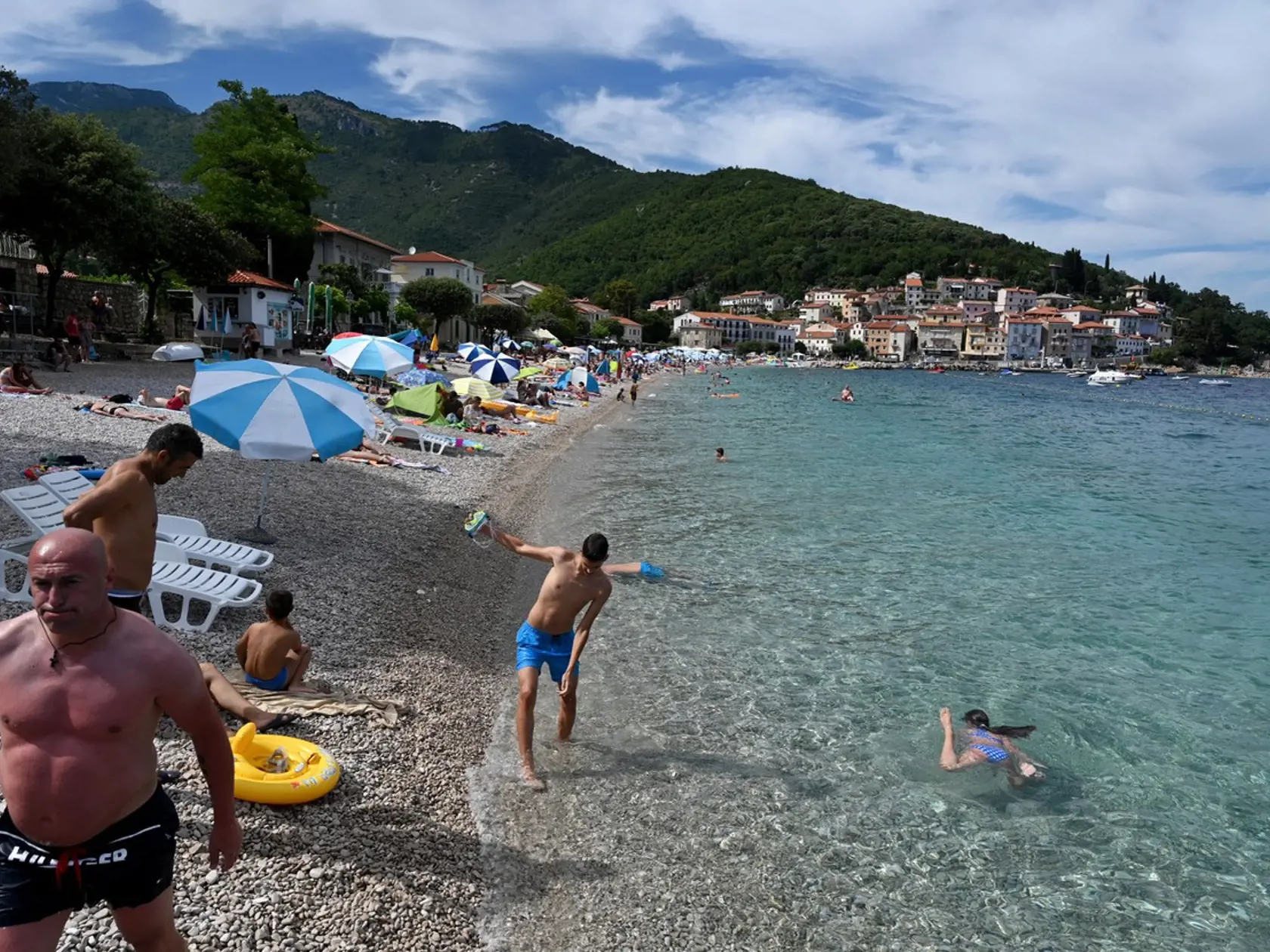 Turisti, ktorí sa odvážia vycestovať do Chorvátska sa stále nájdu. Krajina však eviduje prudký nárast prípadov koronavírusu.