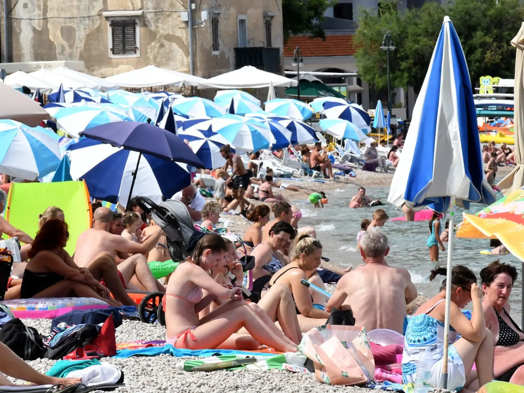Turisti, ktorí sa odvážia vycestovať do Chorvátska sa stále nájdu. Krajina však eviduje prudký nárast prípadov koronavírusu.