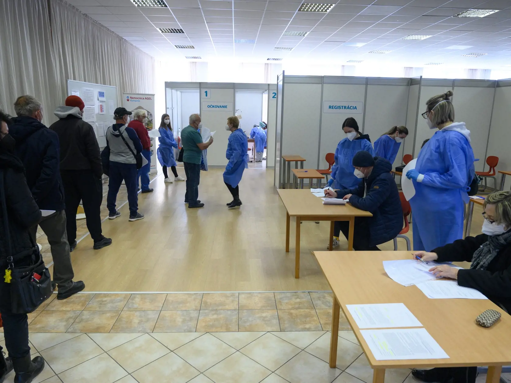 V Nitre funguje od 20. marca 2021 prvé Veľkokapacitné očkovacie centrum (VKOC) v Nitrianskom kraji. Teraz však obyvatelia majú strach ísť na druhú dávku vakcíny.