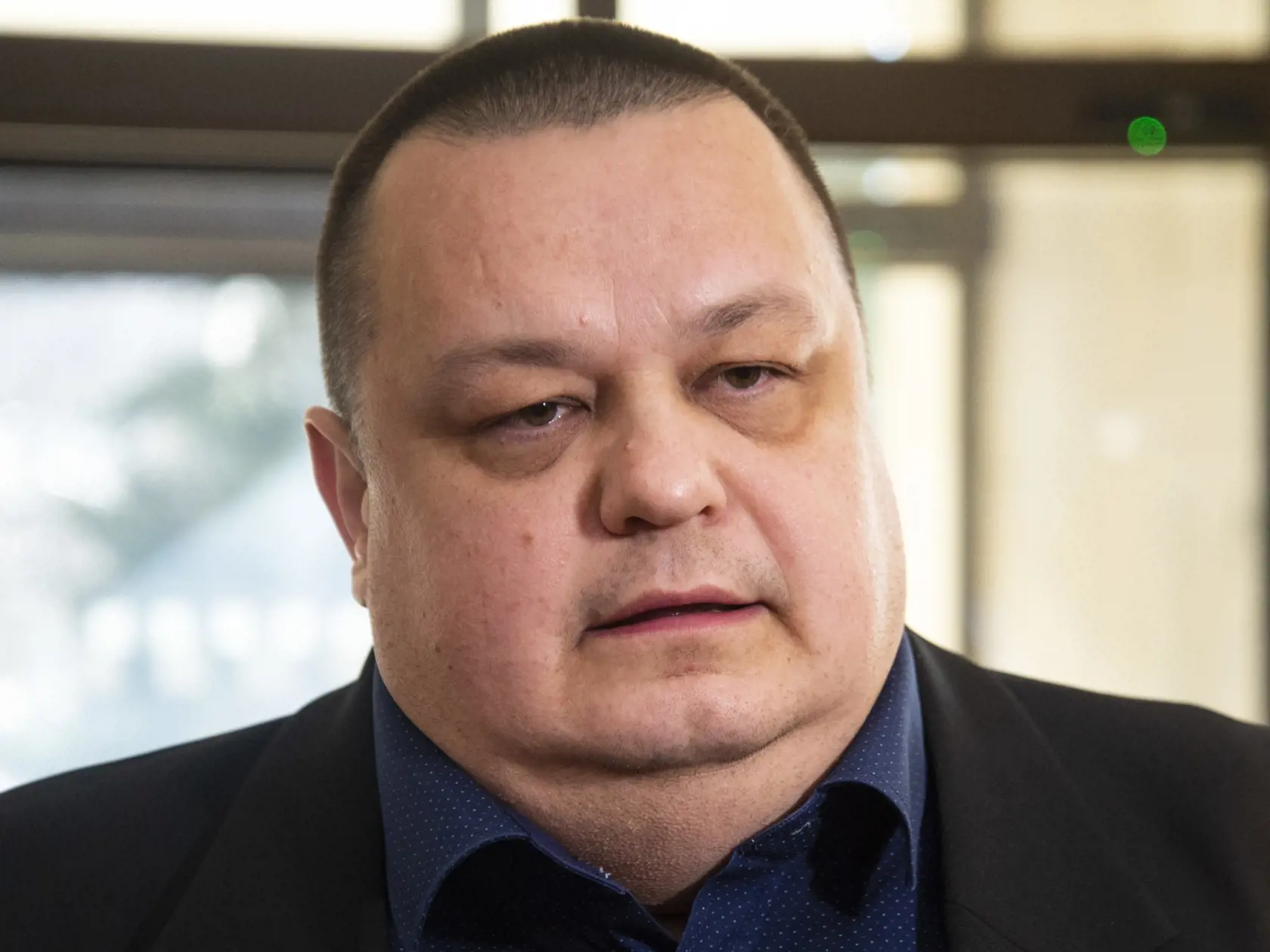 Ján Mikas prichádza na rokovanie Bezpečnostnej rady SR.