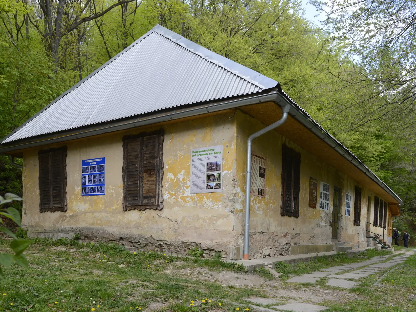 Pútnické miesto s kostolom sv. Anny sa nachádza cca 3 km nad obcou Rudník na Kobylej hore pri Košiciach. Už v 17. storočí na mieste kostola stála drevená kaplnka. Súčasný murovaný kostol bol postavený v roku 1750. V júli na Annu, prípadne počas blízkych víkendových dní, sa tu zvykne konať púť s odpustovou slávnosťou sv. Anny a sv. Joachima. Púte sa tu konali už začiatkom 18. storočia. Na tomto mieste sa v minulosti zastavovali baníci z Rudníka a obce Poproč počas cesty do práce v baniach obce Zl
