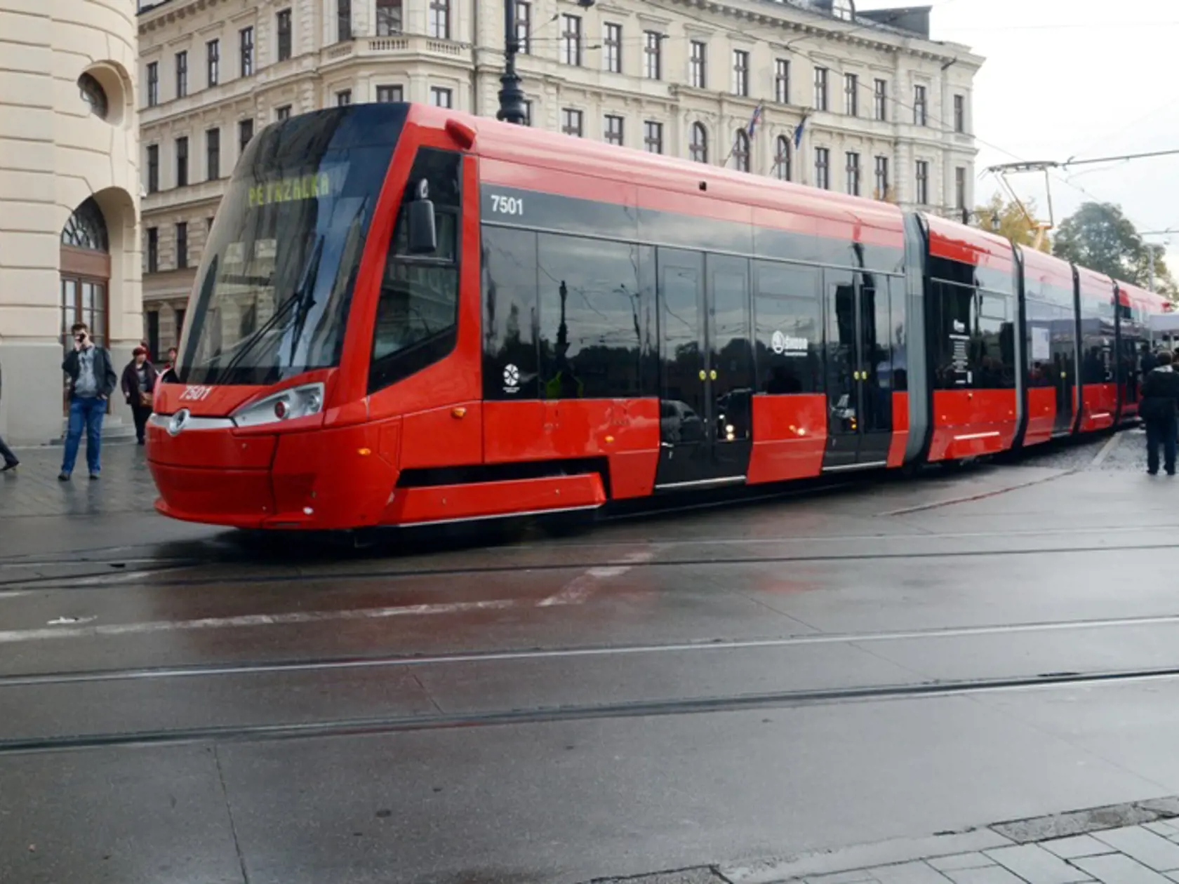 Na trasu bola dočasne nasadená autobusová doprava. Ilustračné foto.