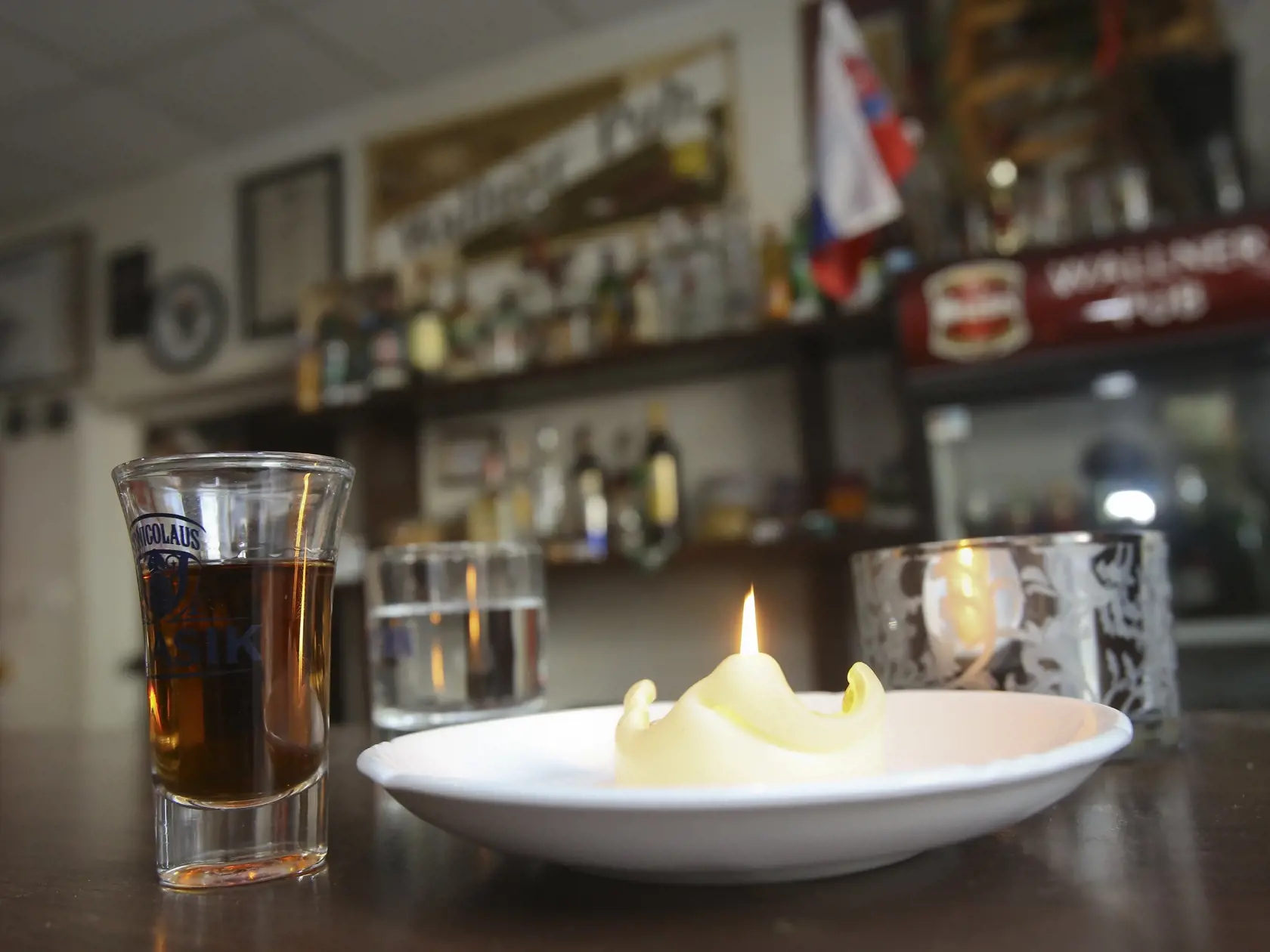Prázdne miesto v pohostinstve Wallner Pub, neďaleko miesta nehody Daniela Lipšica.