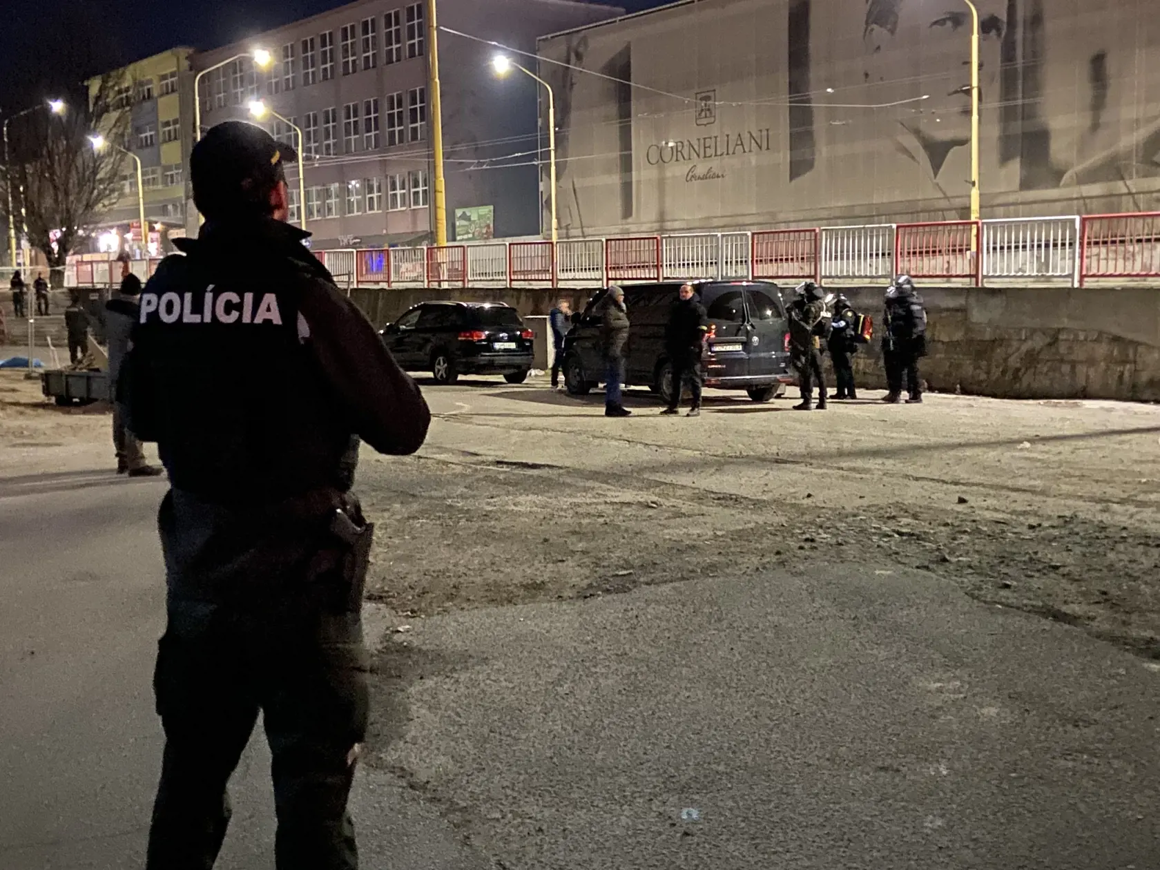 Tragická udalosť sa stala o 18:15 v pondelok 14. marca 2022 na parkovisku pred budovou bývalej železničnej stanice, ktorá stojí medzi čerpacou stanicou a železničným policajným oddelením. Policajt Martin Turčan (33), syn prešovskej primátorky Andrey Turčanovej, zastrelil svojho kolegu Filipa S. Tureka (†29). Ten upozorňoval svojich nadriadených na psychické problémy Martina a žiadal, aby mu odobrali zbraň. Žiaľ, nestihli a došlo k obávanému nešťastiu.