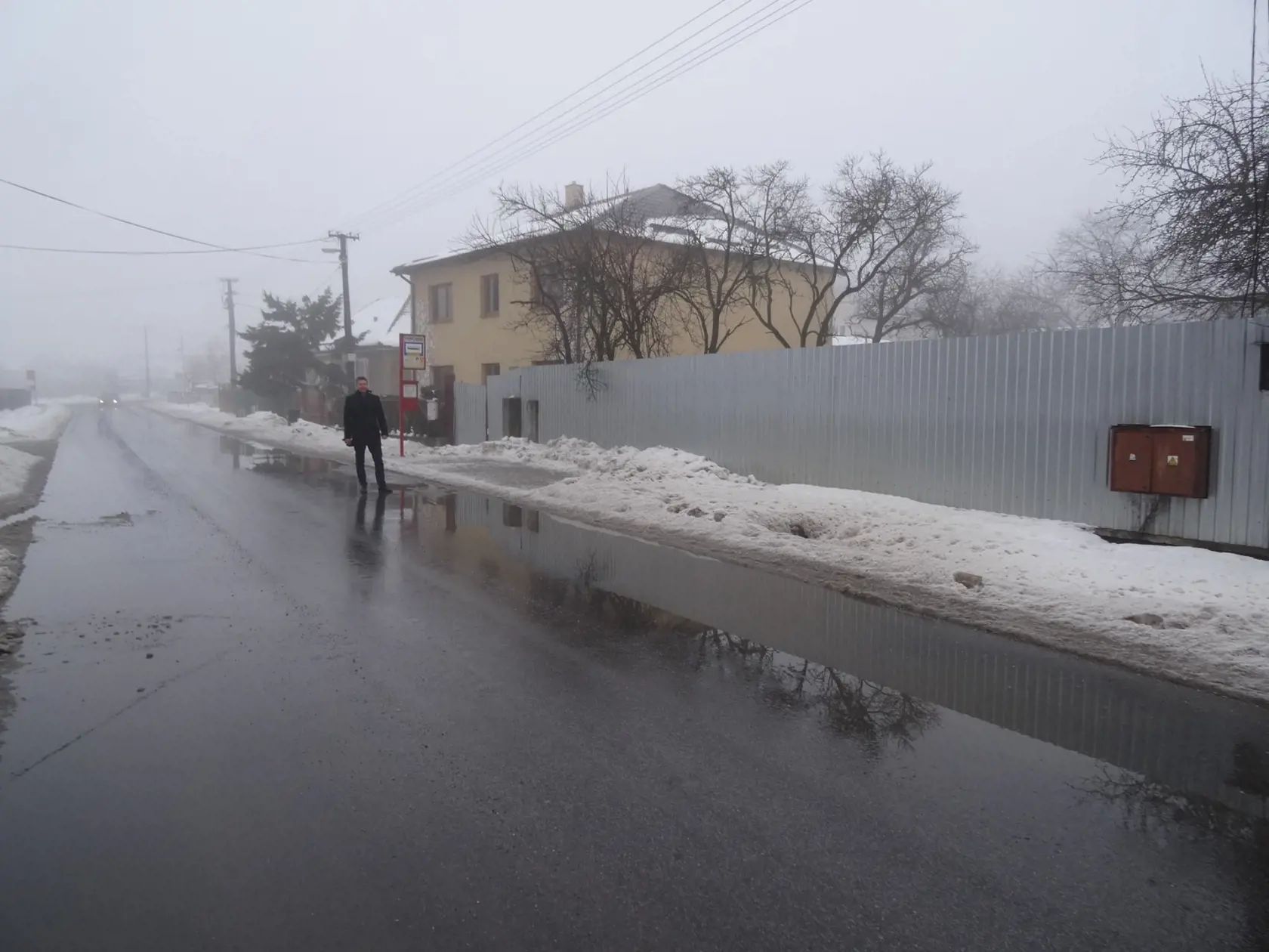 Pozemok sa nachádza v rodinnej zastavbe na ulici K majeru.