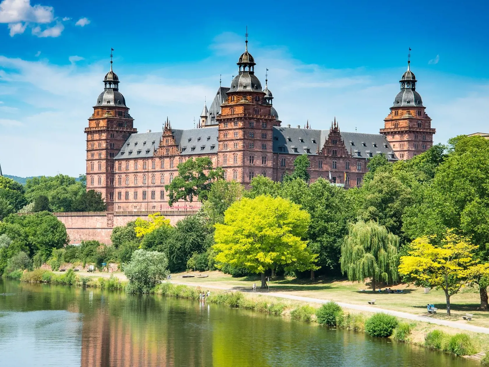 Palác Johannisburg.