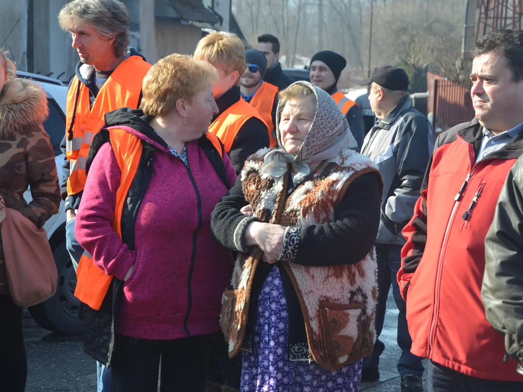 Protestujúci ľudia prišli na blokádu.