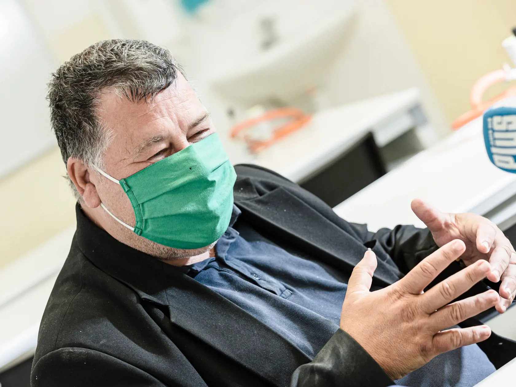 Na sníme je Prof. MUDr. Vladimír Krčméry DrSc. - slovenský lekár, vedec – odborník na tropickú medicínu, infektológiu a onkológiu.
