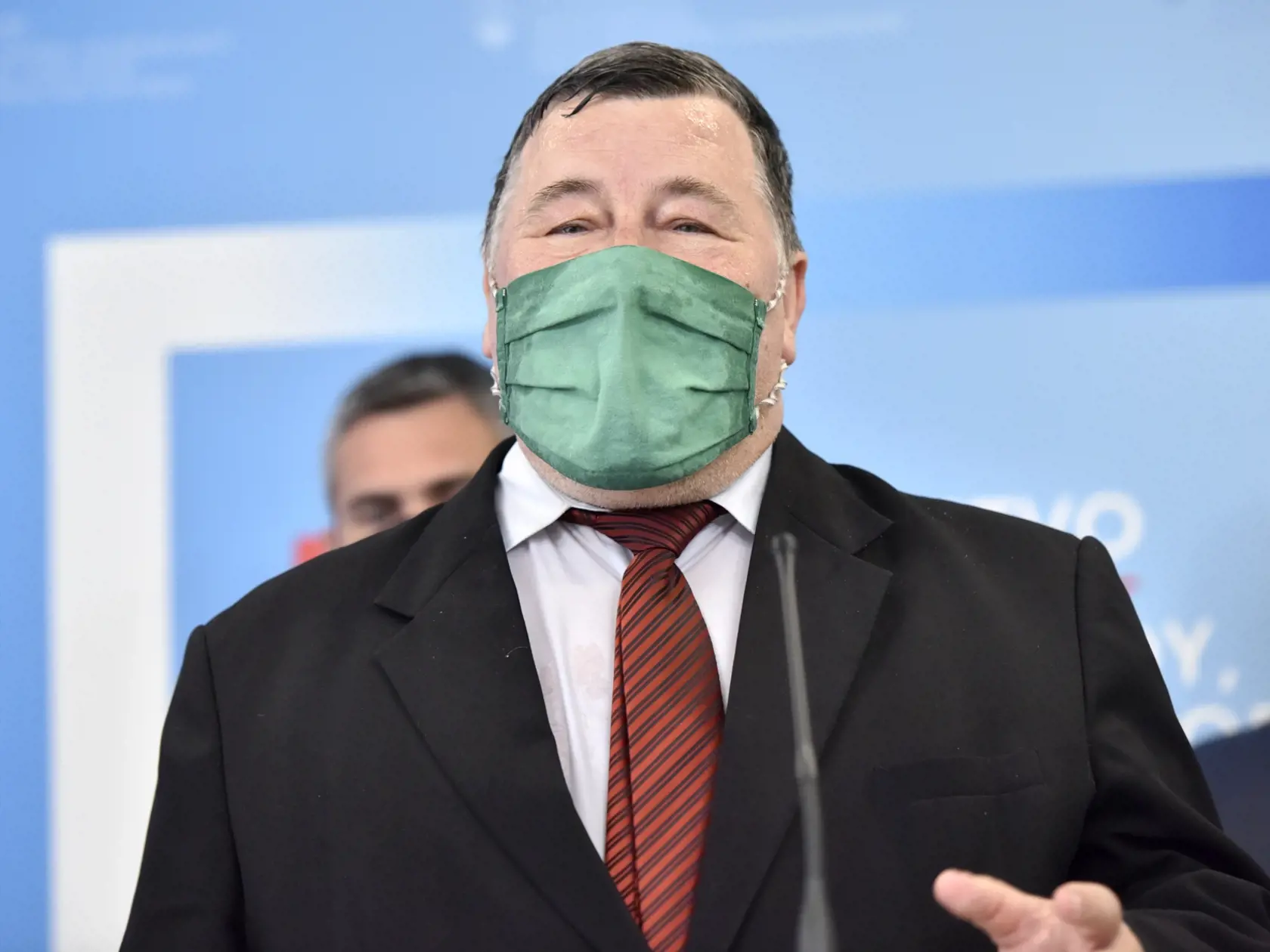 Člen epidemiologického konzília Vladimír Krčméry počas tlačovej konferencie.