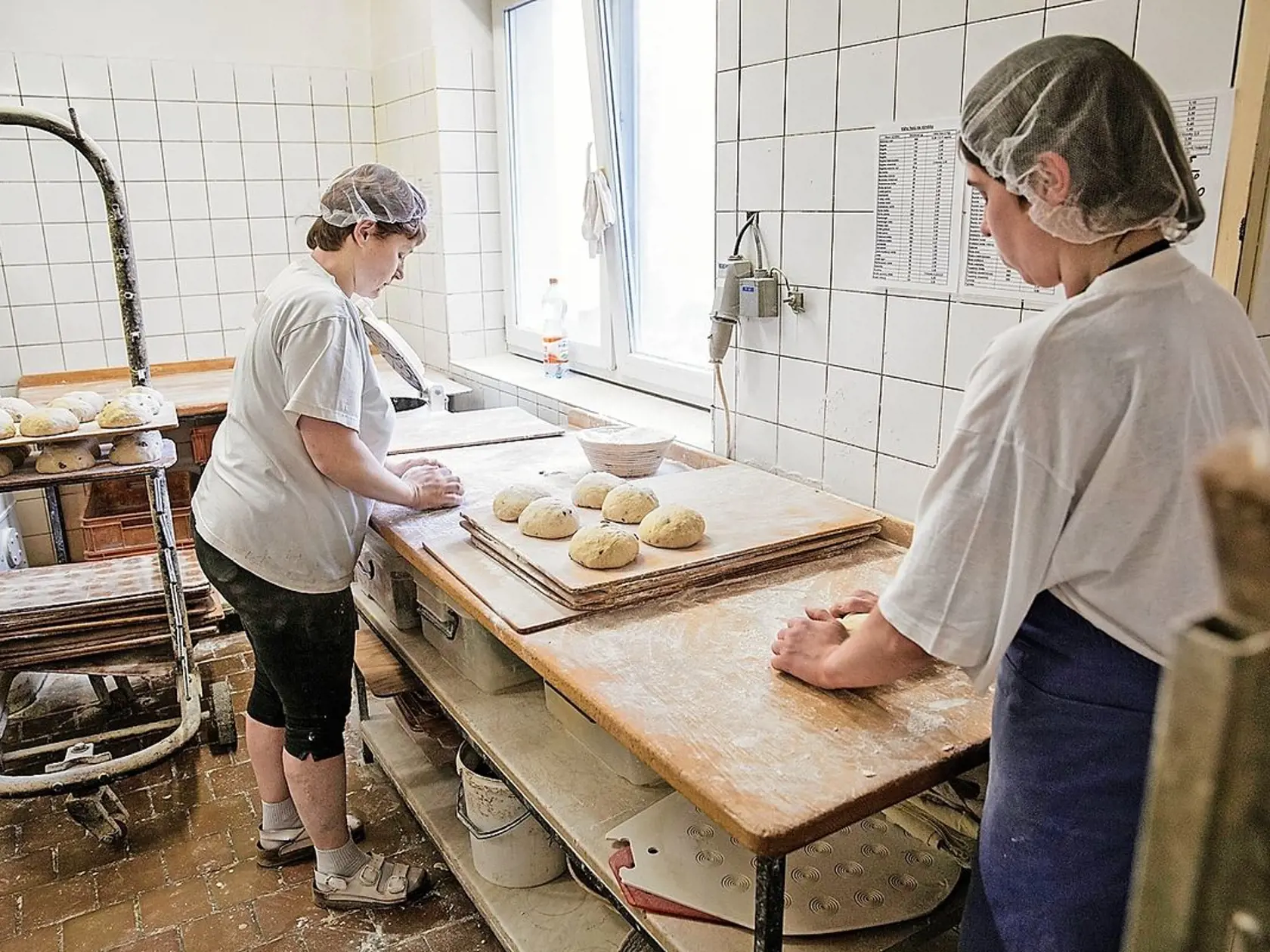 Väčšina práce je poctivá ručná robota.