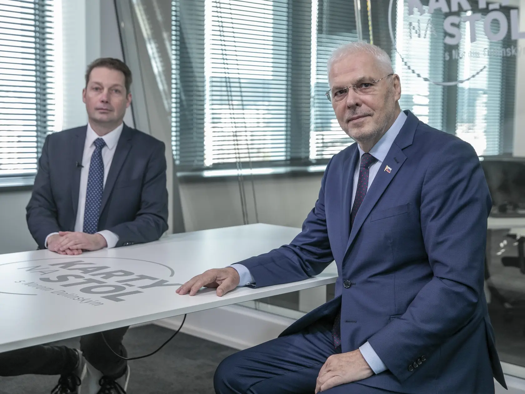 Na snímke je diskusná relácia "Karty na stôl", ktorej hosťom bol poslanec NR SR za stranu SNS Karol Farkašovský.