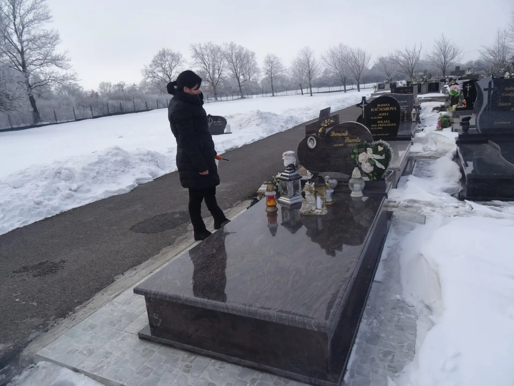 Mamička nezabudla povedať Dominikovi, že sa mu narodil synovec Tobias.