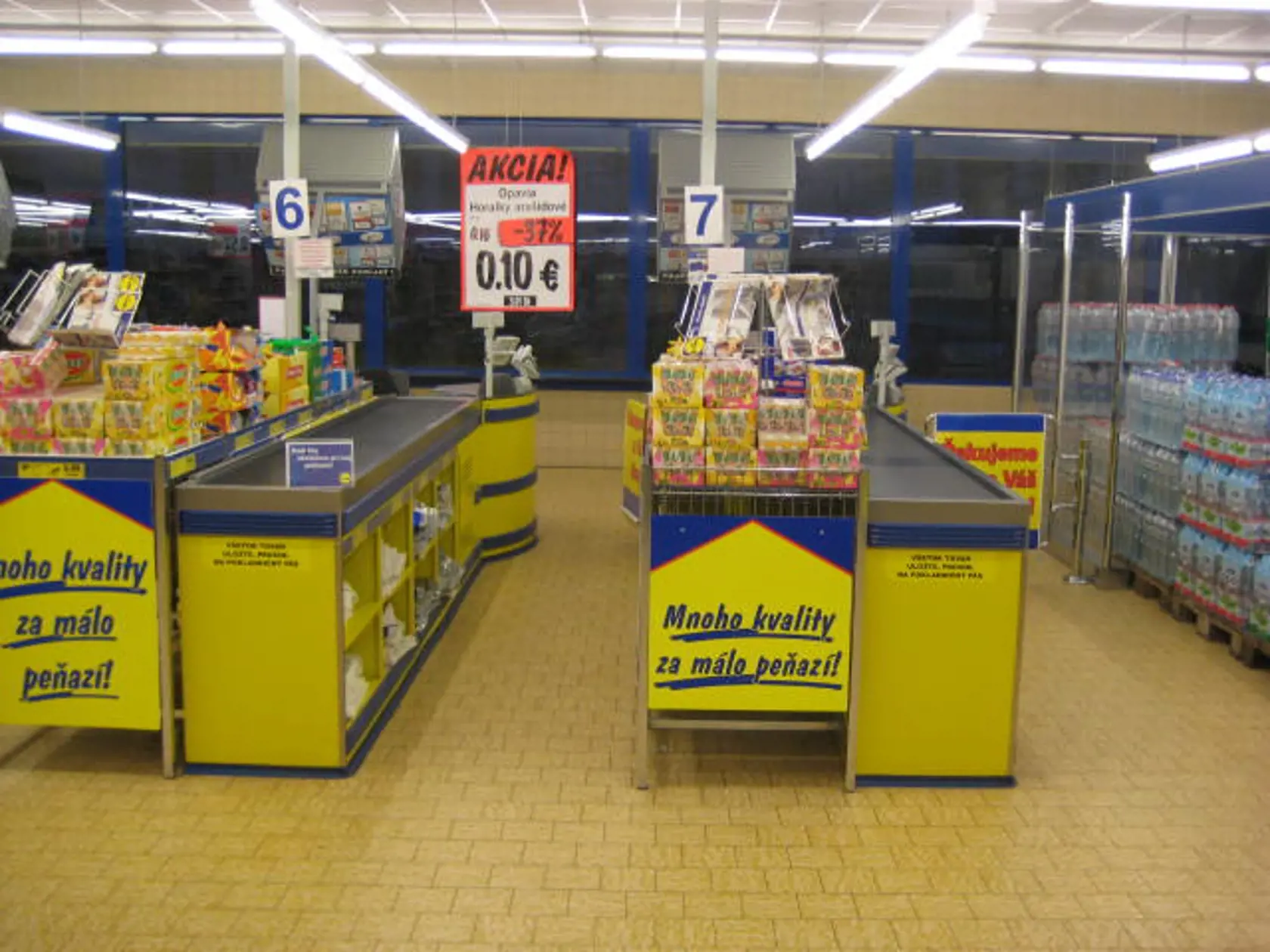 Takto vyzerali predajne Lidl pred 20 rokmi.