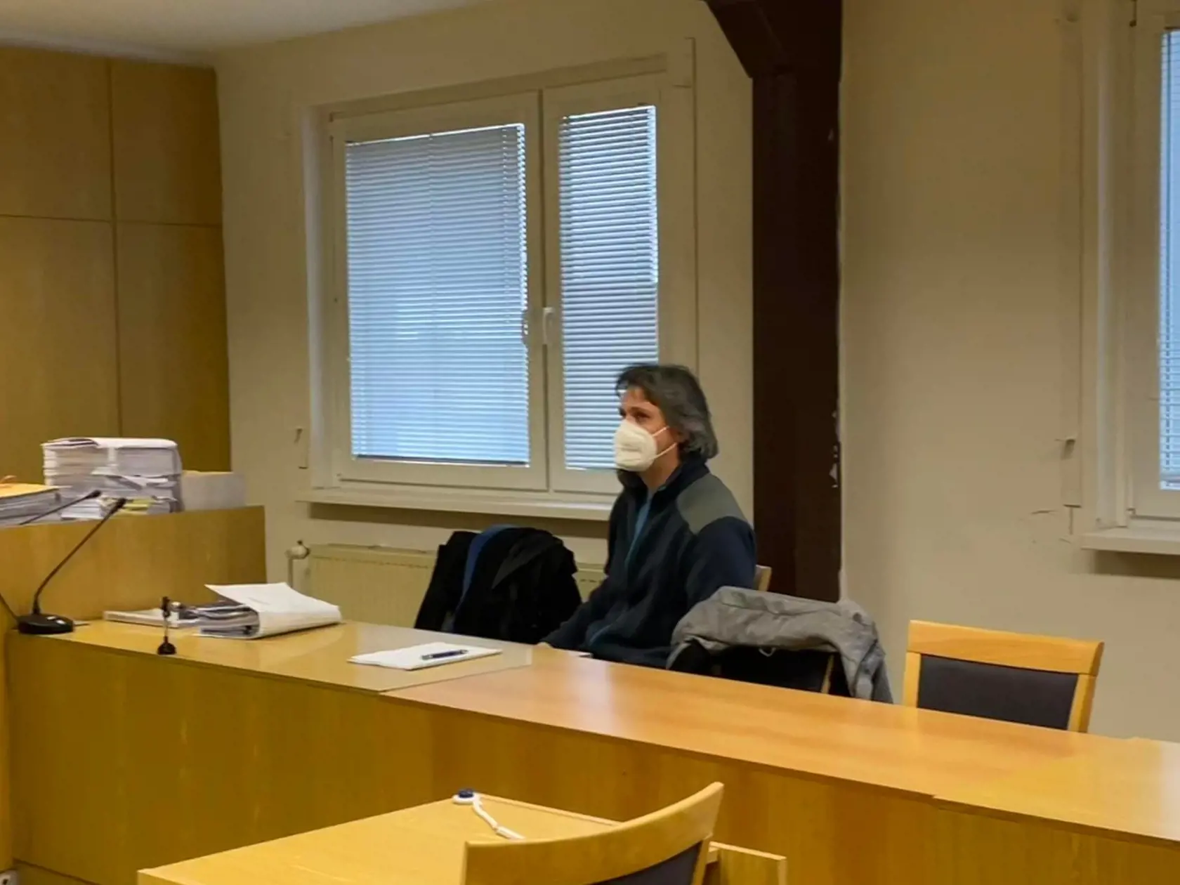 Obžalovaný učiteľ Andrej J., ktorý sexuálne zneužil minimálne troch žiakov počas pojednávania.