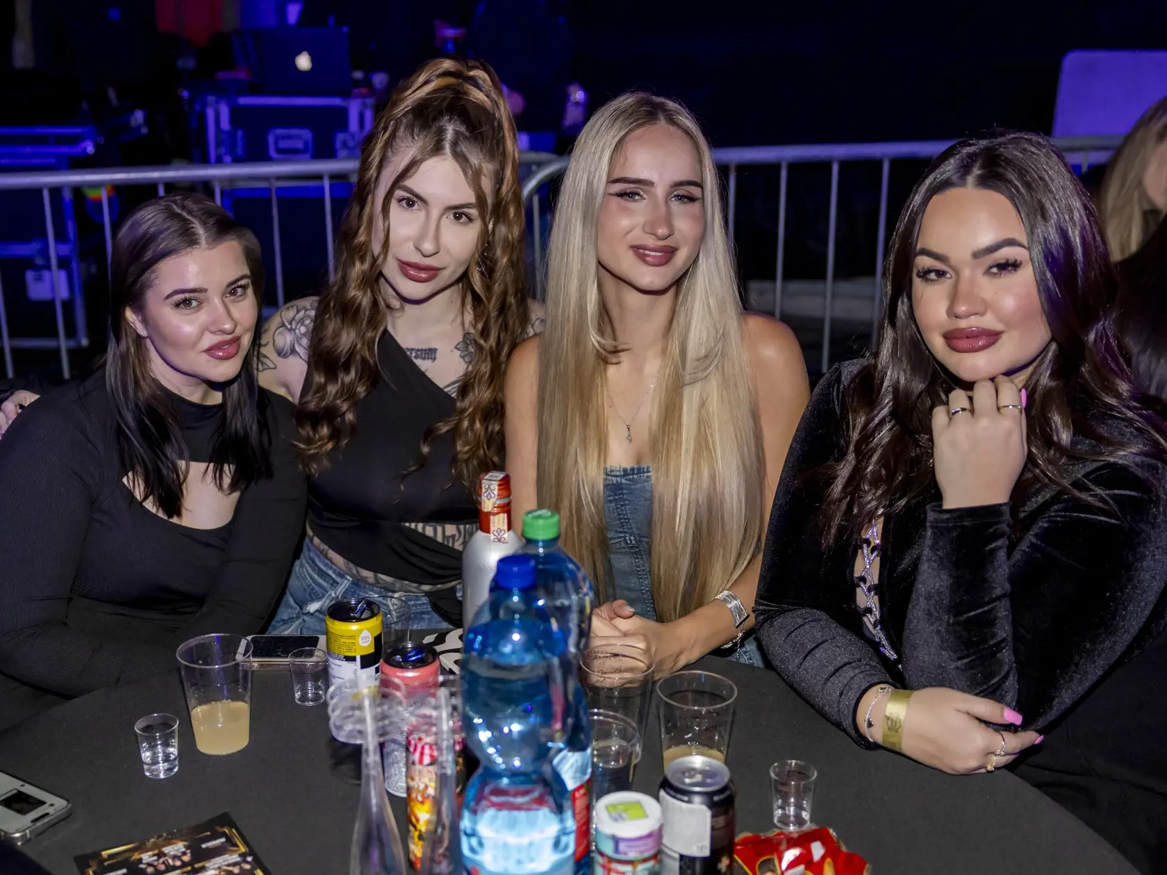 Dievčatá z Ruže sa bavili na celebritných zápasoch.