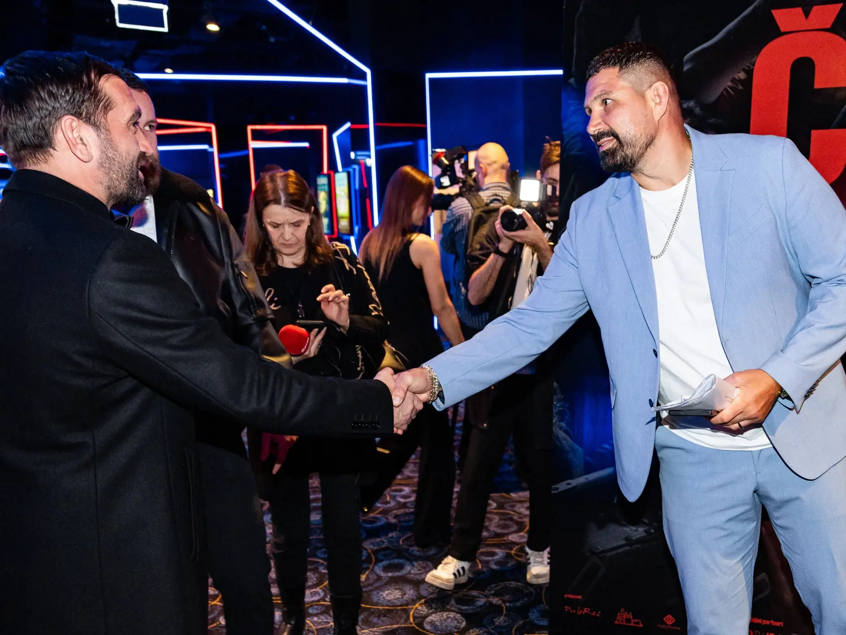 Premiéra druhého dielu filmu “ČERNÁK” v Bratislave. Na snímke Milan Ondrík a Attila Végh.