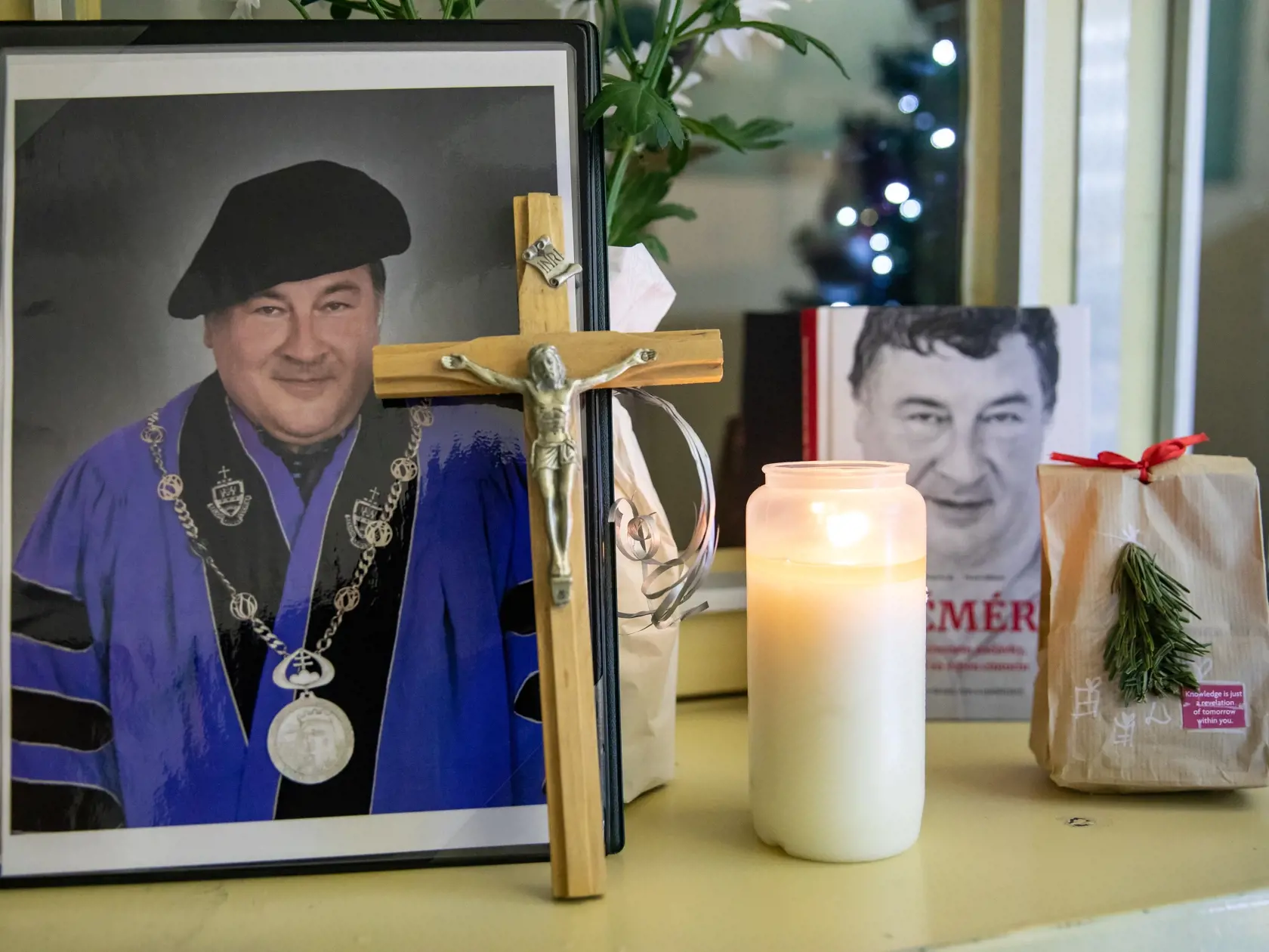 Na Vysokej škole zdravotníctva a sociálnej práce sv.Alžbety, bola vystavená kondolenčná kniha kde sa mohli ľudia rozlúčiť s profesorom V.Rečmérym.