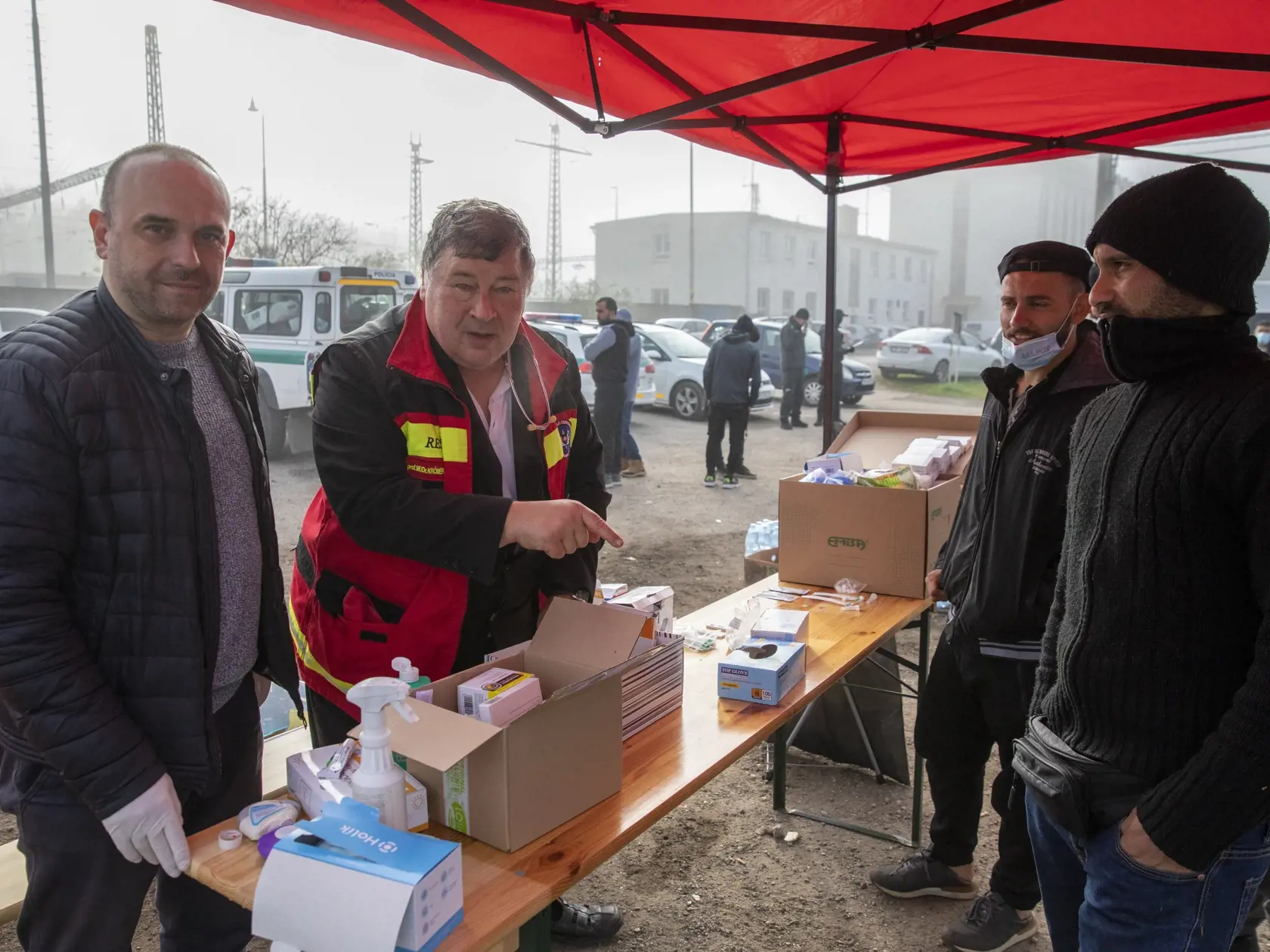 Na snímke je stanový tábor pre migrantov zo Sýrie.
Epidemiológ Vladimír Krčmérya sociológ Michal Oláh.
