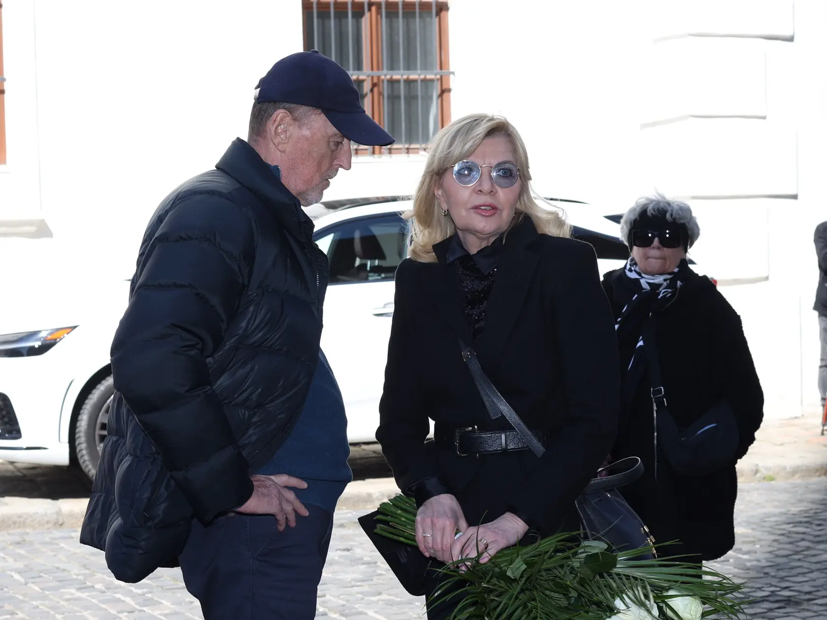 Posledná rozlúčka s hercom Štefanom Kvietikom († 90) v Katedrále sv. Martina v Bratislave. Šéfka SND Zuzana Ťapáková.