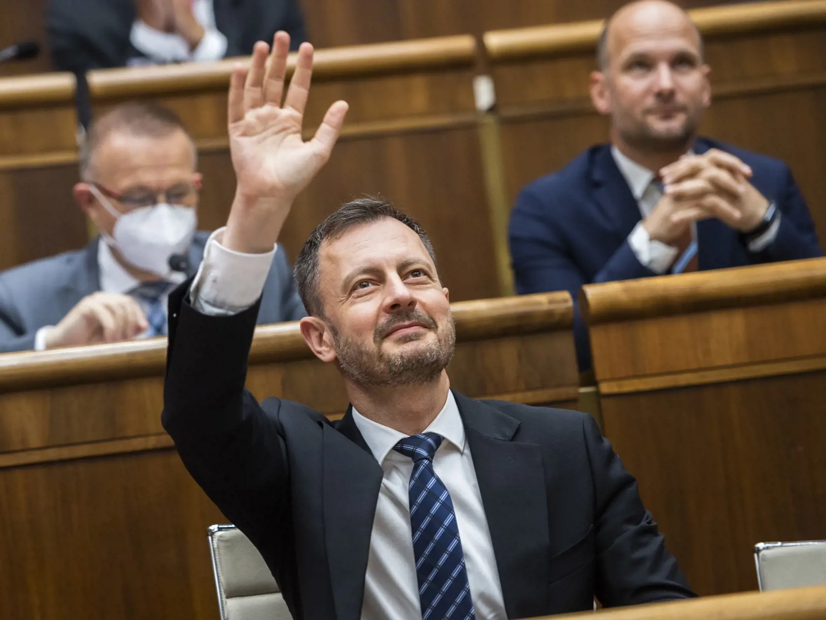 Na snímke predseda vlády SR Eduard Heger (OĽaNO) počas 67. schôdze Národnej rady SR o návrhu na odvolanie ministra hospodárstva Richarda Sulíka (SaS) z funkcie v Bratislave 16. júna 2022.