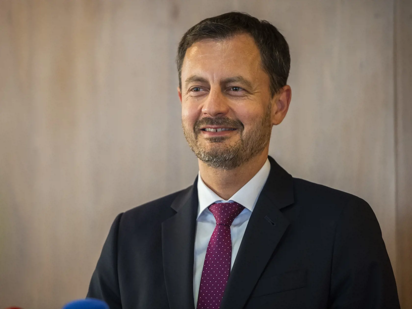 Na snímke predseda vlády SR Eduard Heger (OĽaNO) počas tlačovej konferencie po koaličných rokovaniach vo vládnom hoteli Bôrik v Bratislave 26. augusta 2022.