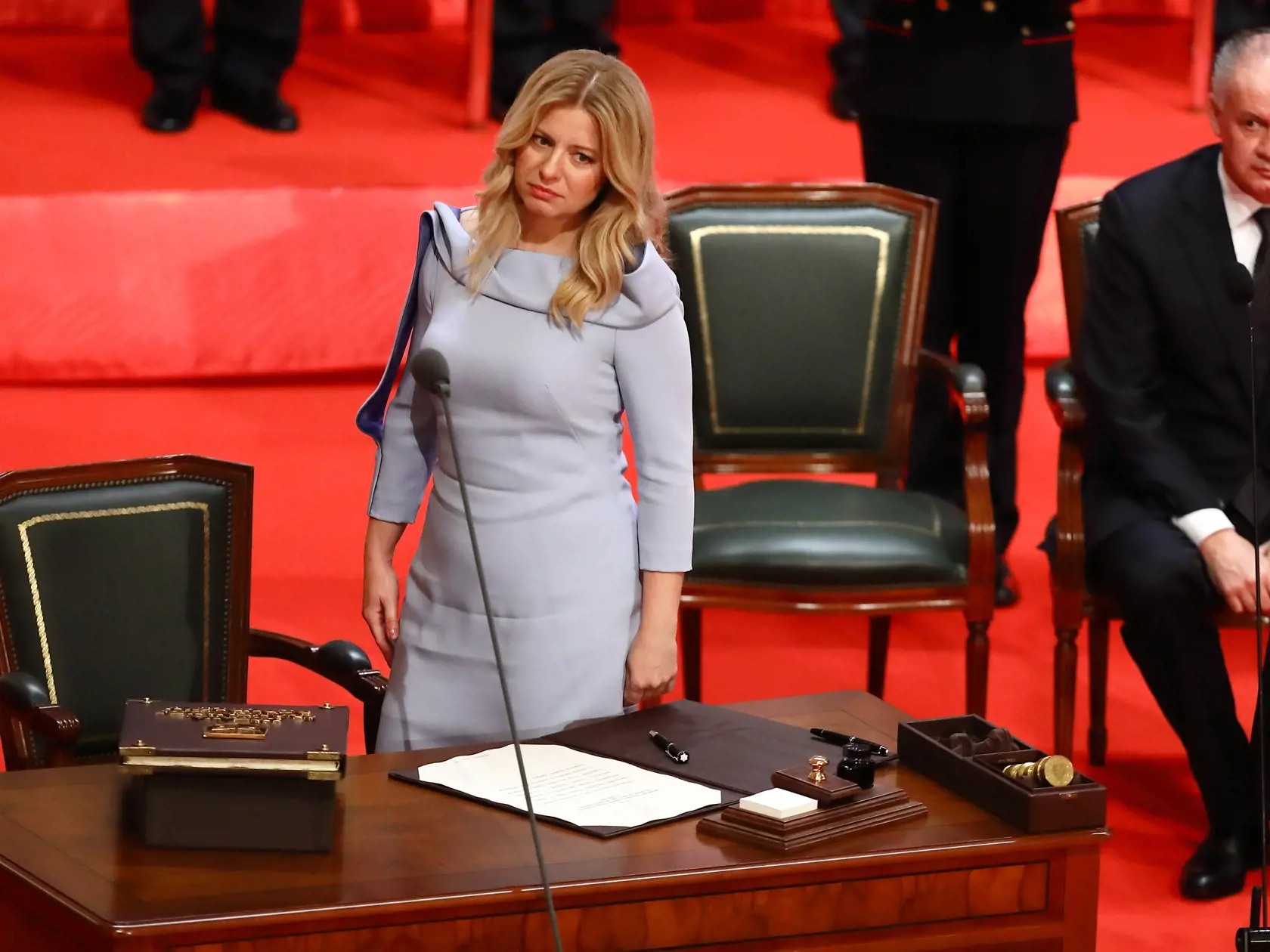 Na snímke slávnostná schôdza NRSR v Redute, kde Zuzana Čaputová zložila sľub do rúk predsedu Ústavného súdu SR Ivanovi Fiačanovi. 
